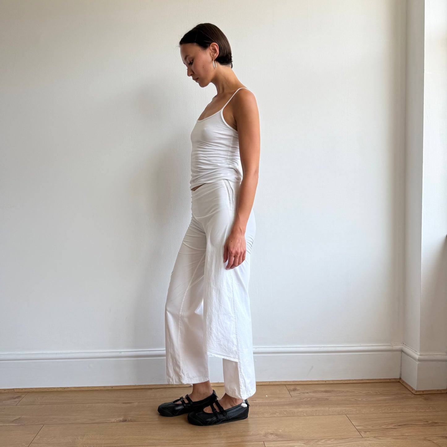 White wrap front toggle capris - Size XS