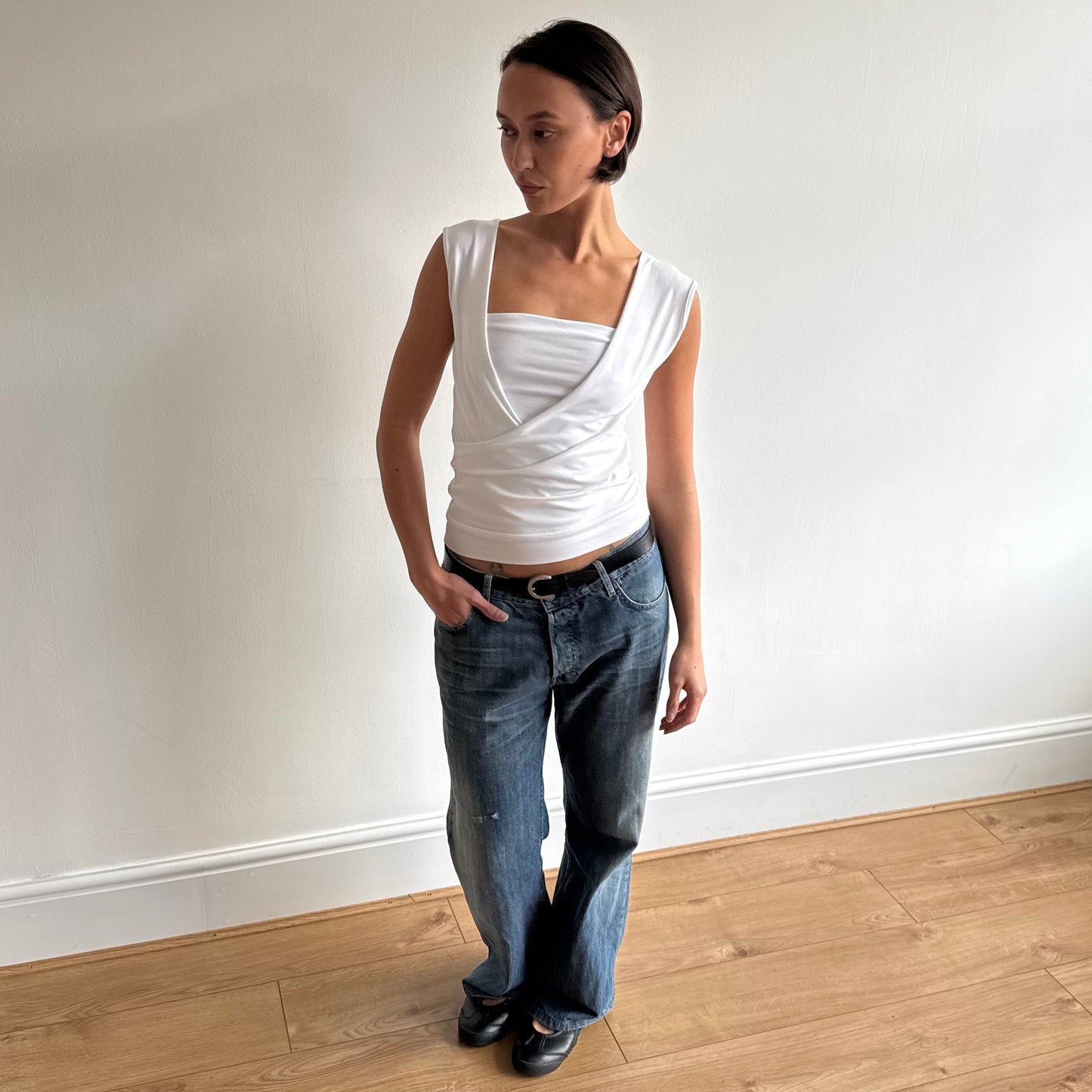 ‘The Keyhole Top’ sleeveless - White