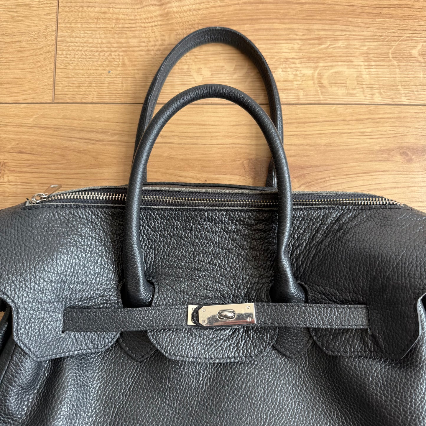 Black leather ‘firkin’ bag - One Size