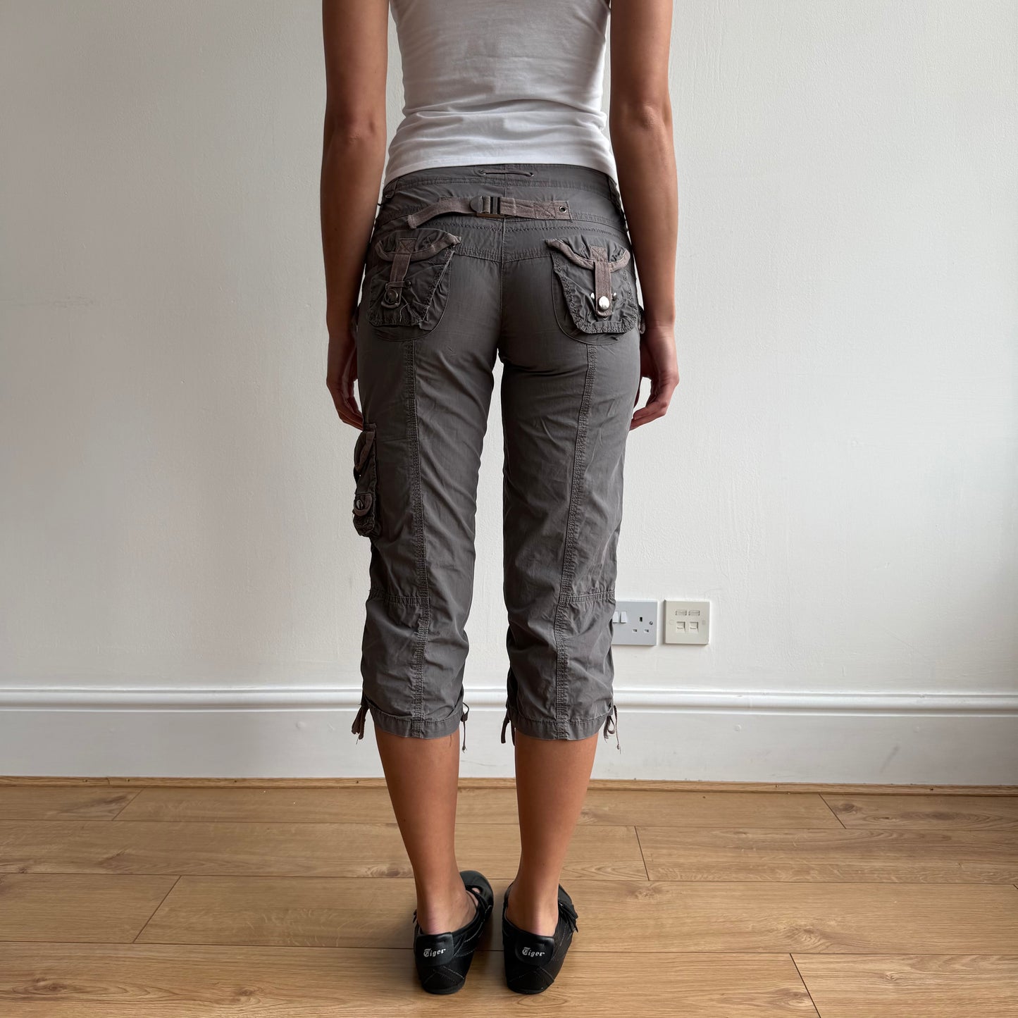 Grey cinch back cargo capris - Size S