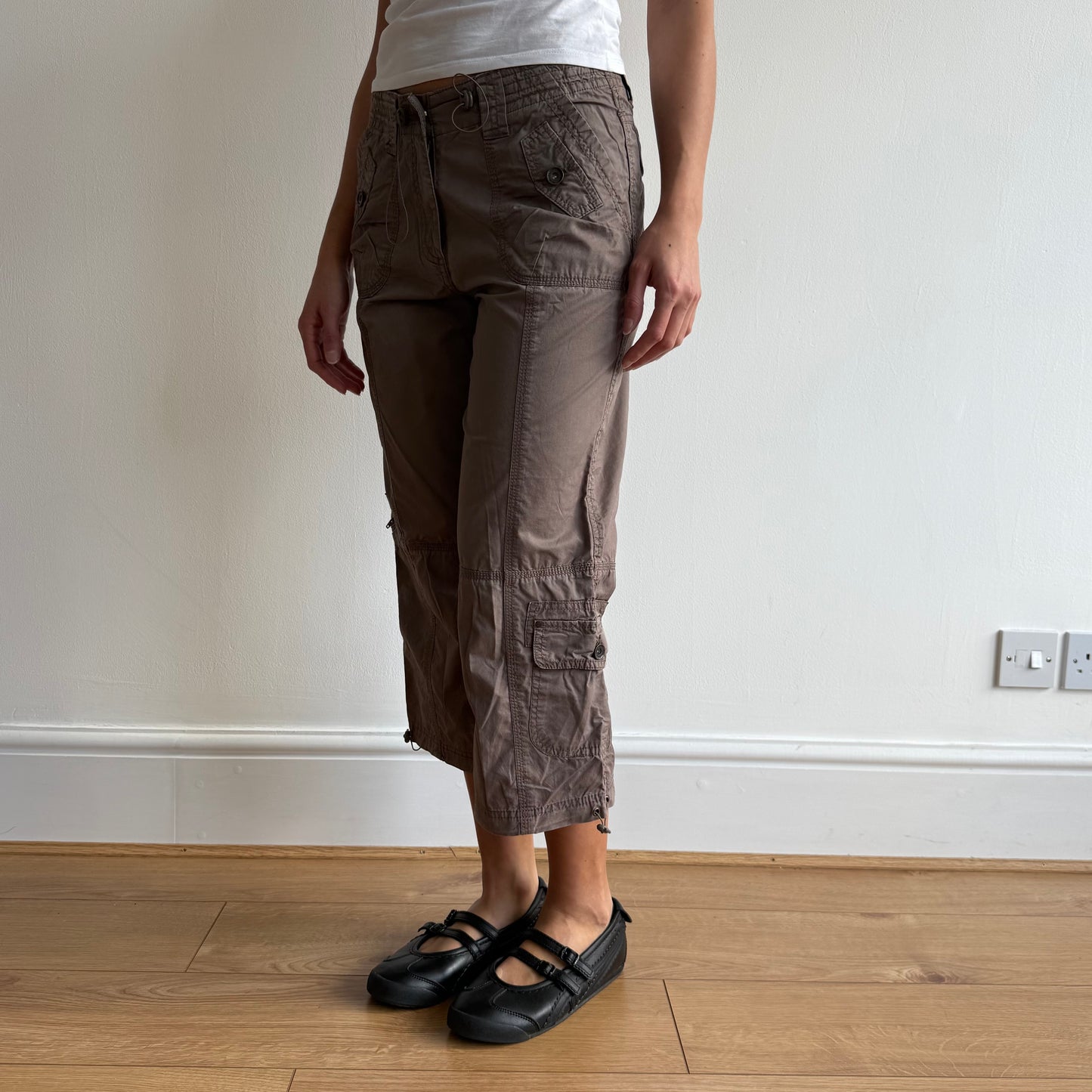 Brown cargo toggle capris - Size XS