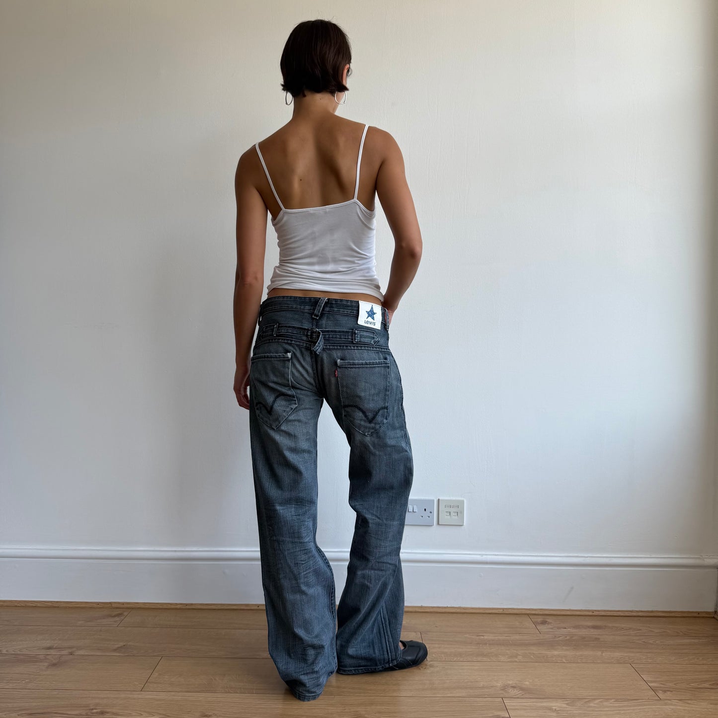 Levi’s star cinch back jeans - Size 32x32