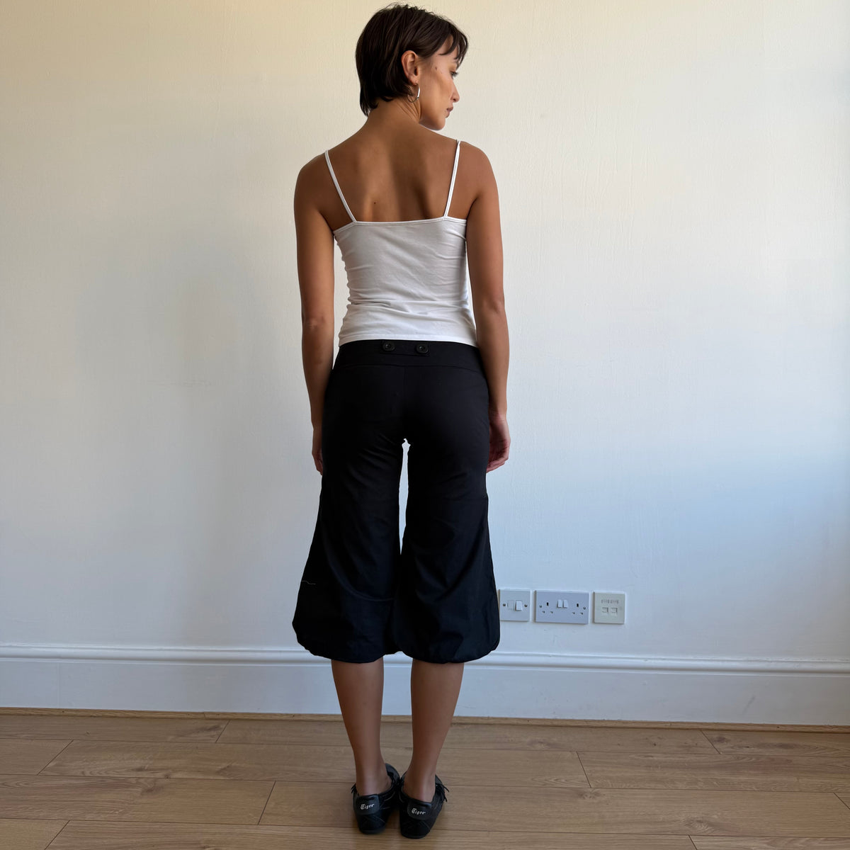 Black button bubble capris - Size S