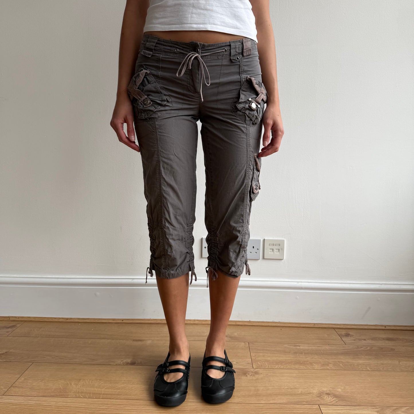Grey cinch back cargo capris - Size S