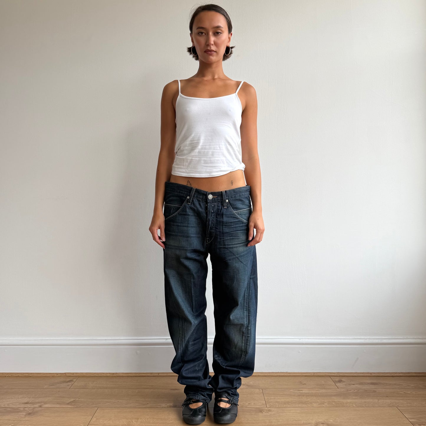 Levi’s dark wash buckle back jeans - Size 33x32