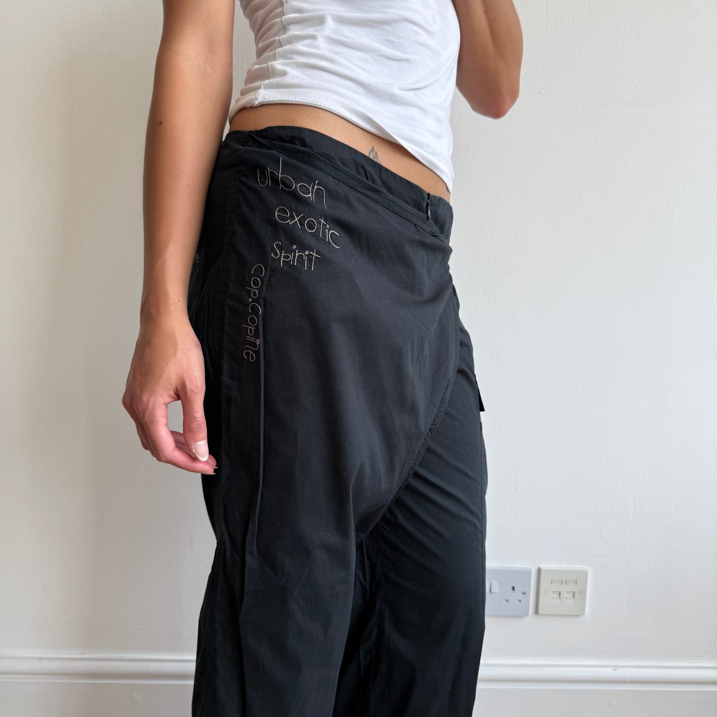 Black Cop Copine wrap front capris - Size M