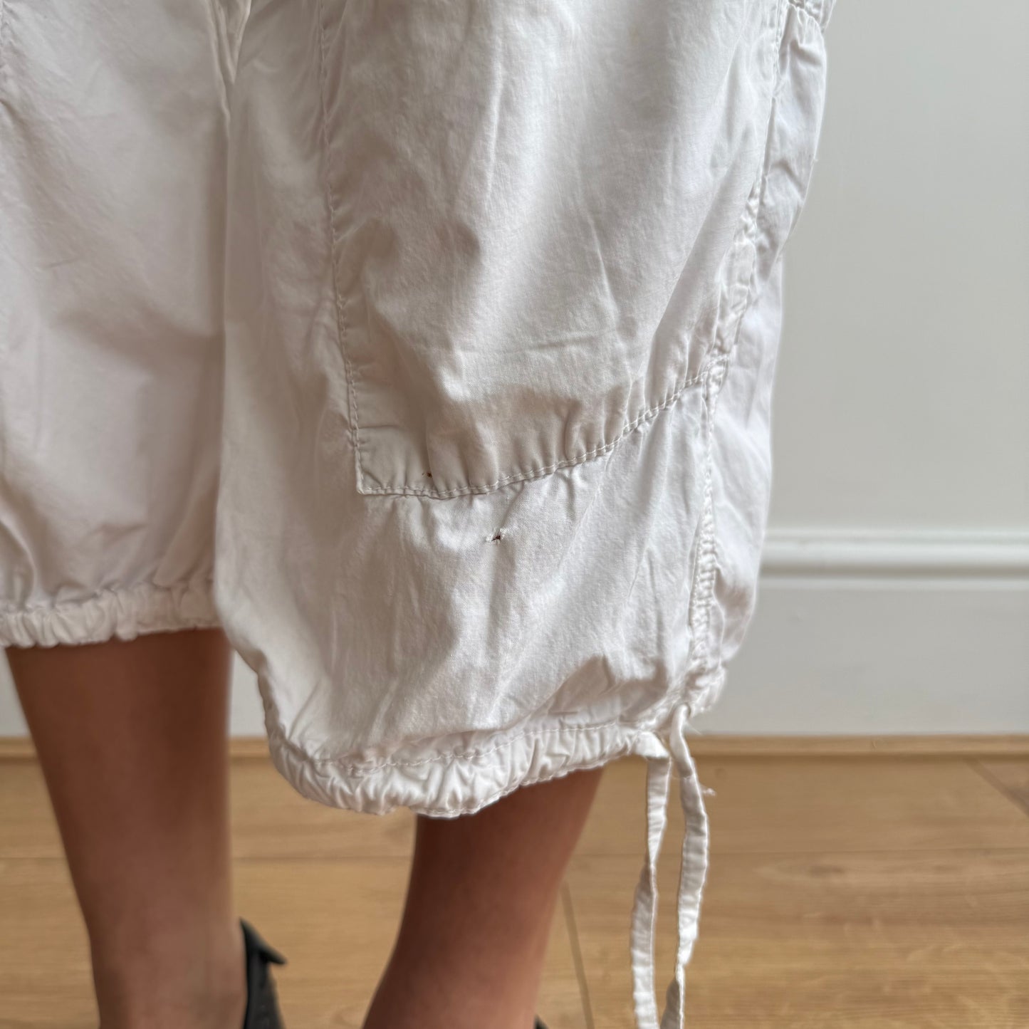 White cargo pocket capris - Size XS