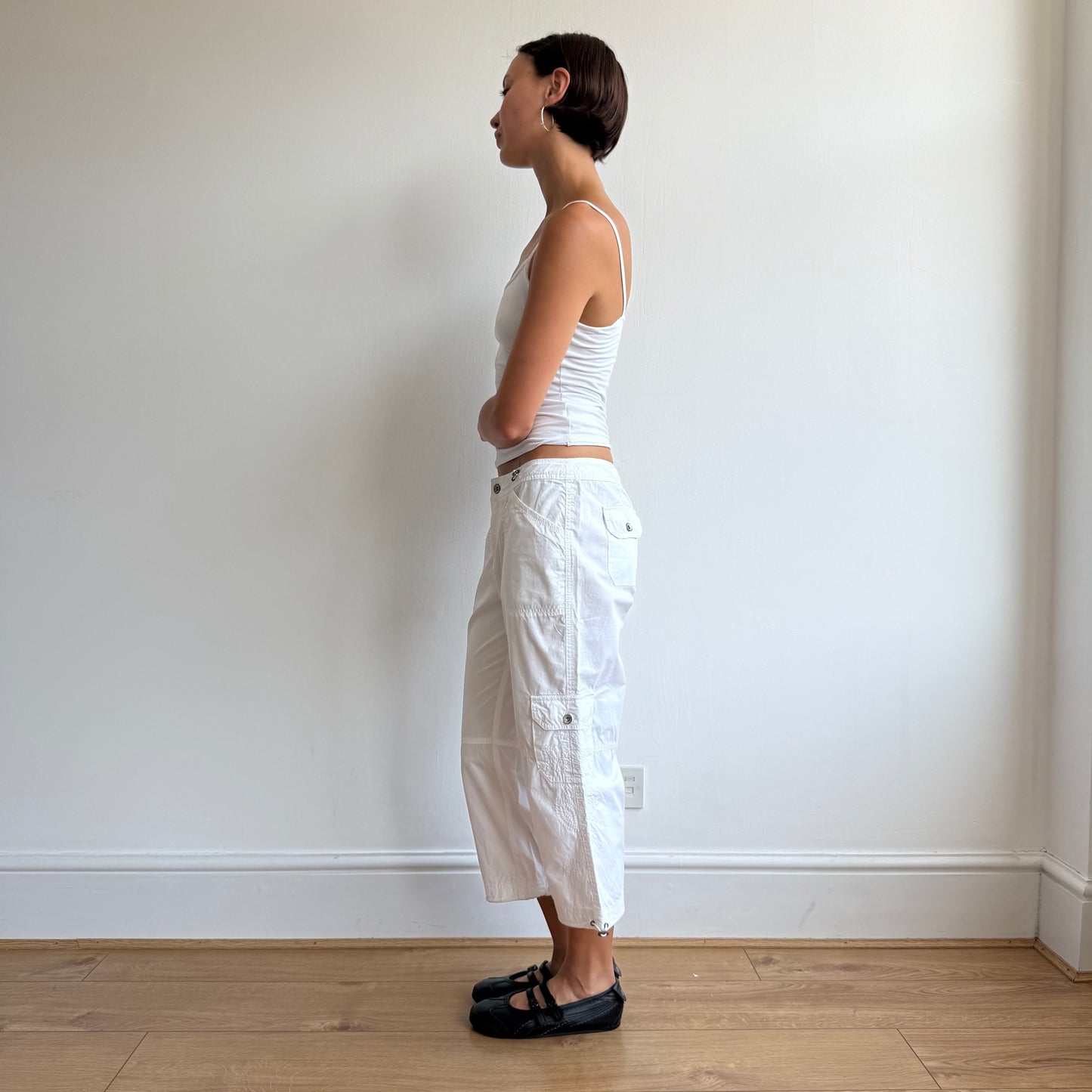 White toggle cargo capris - Size S