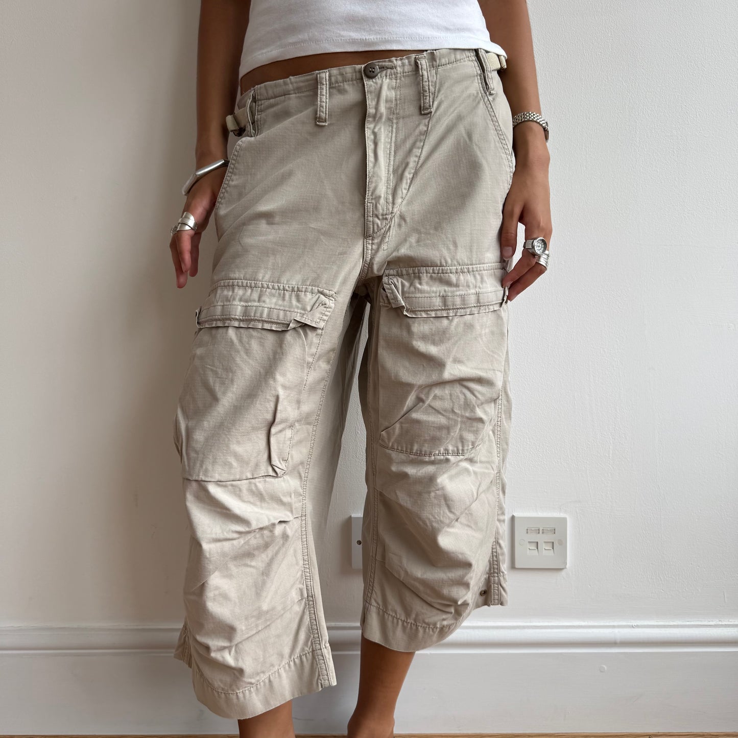 Beige cargo toggle capris - Size M