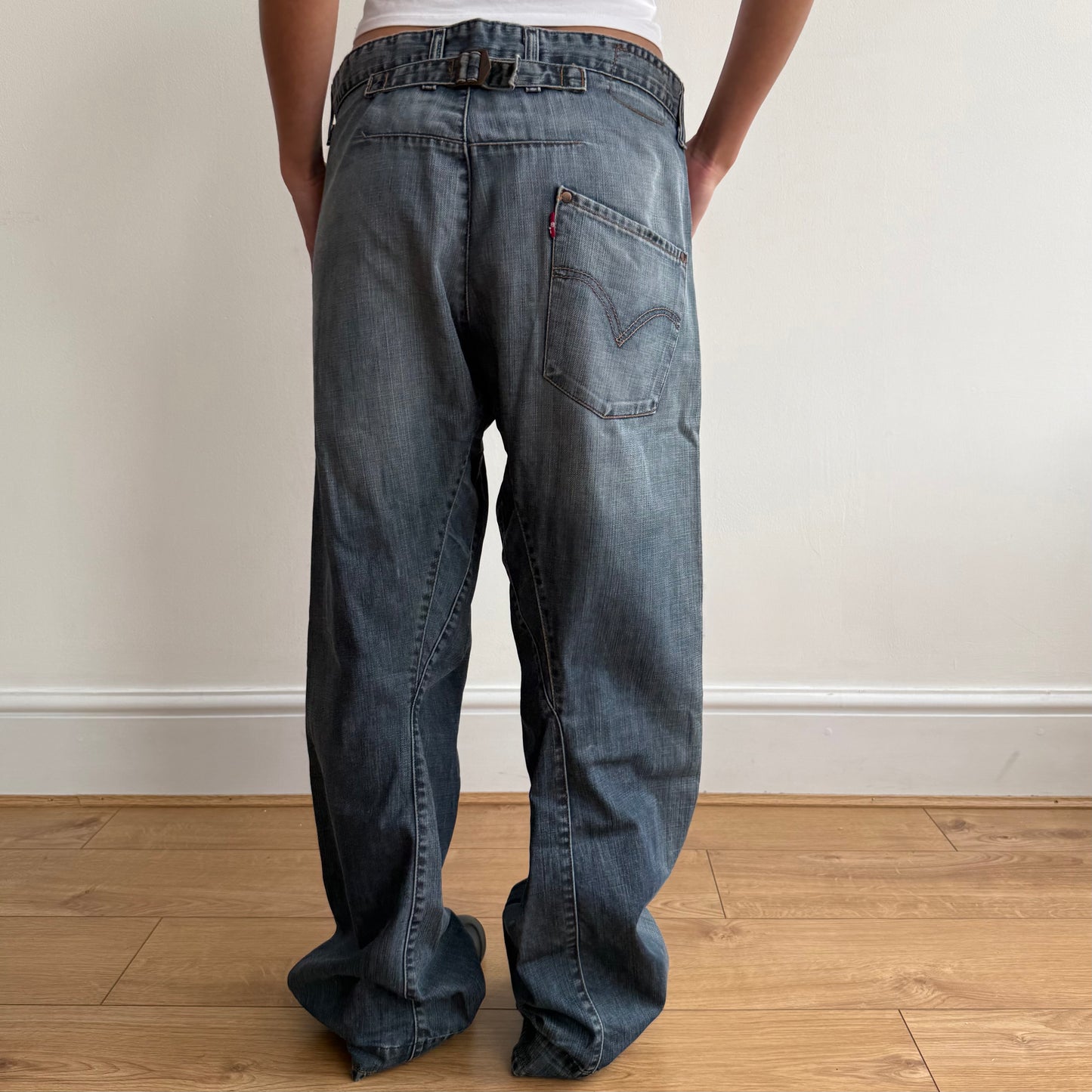 Levi’s Engineered cinch jeans - Size 34x32