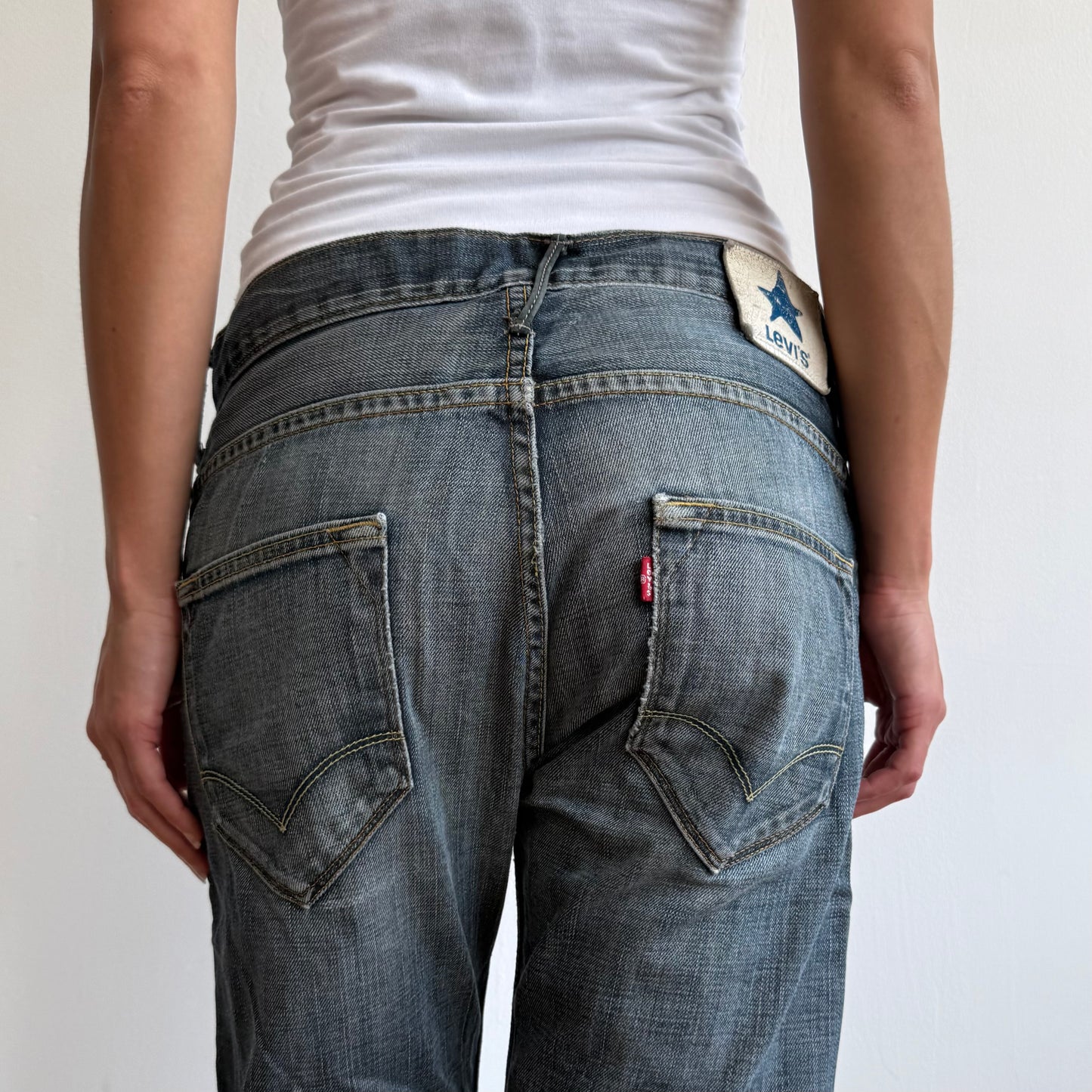 Levi’s mid wash star jeans - Size 33x34