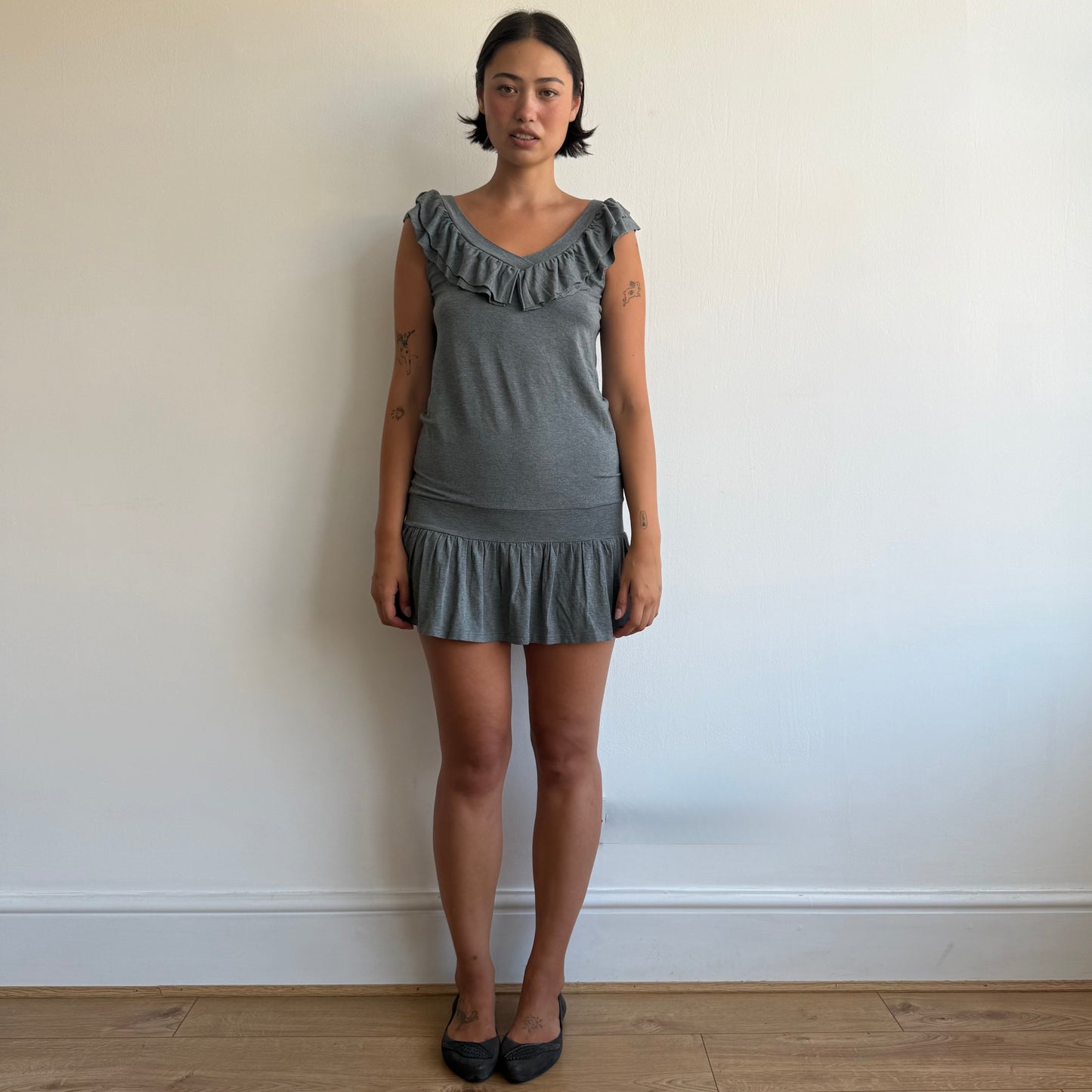 Grey ruffle mini dress - Size M