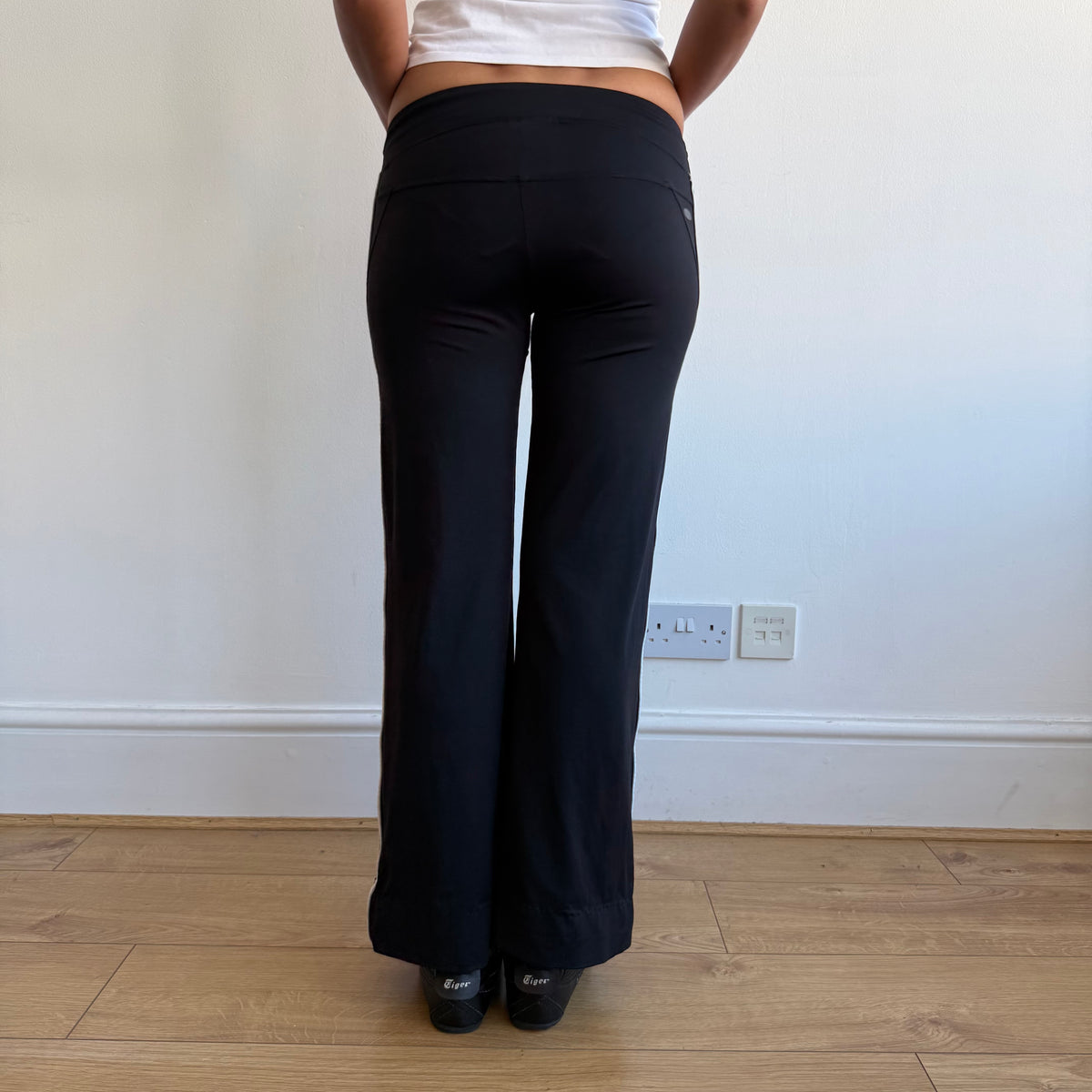 Black Adidas flared yoga pants - Size XS + XS/S
