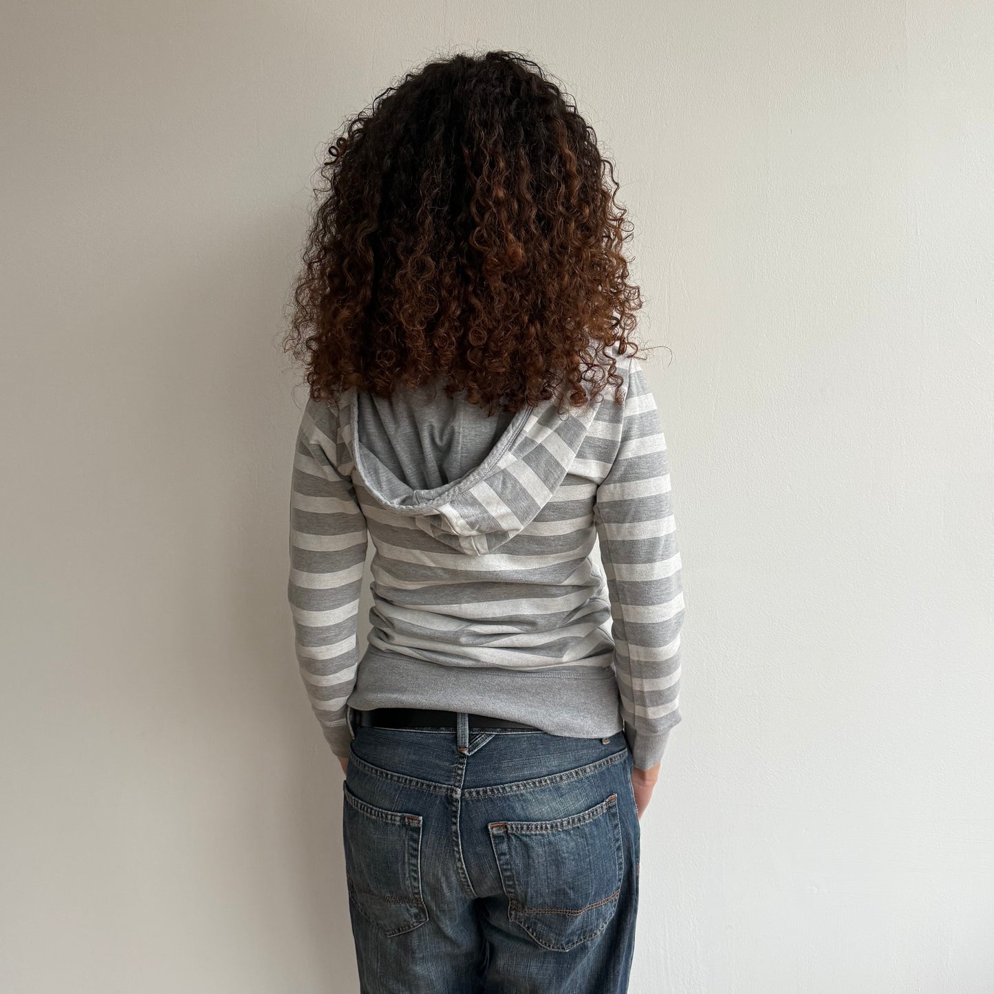 Grey + white striped hoodie - Size S