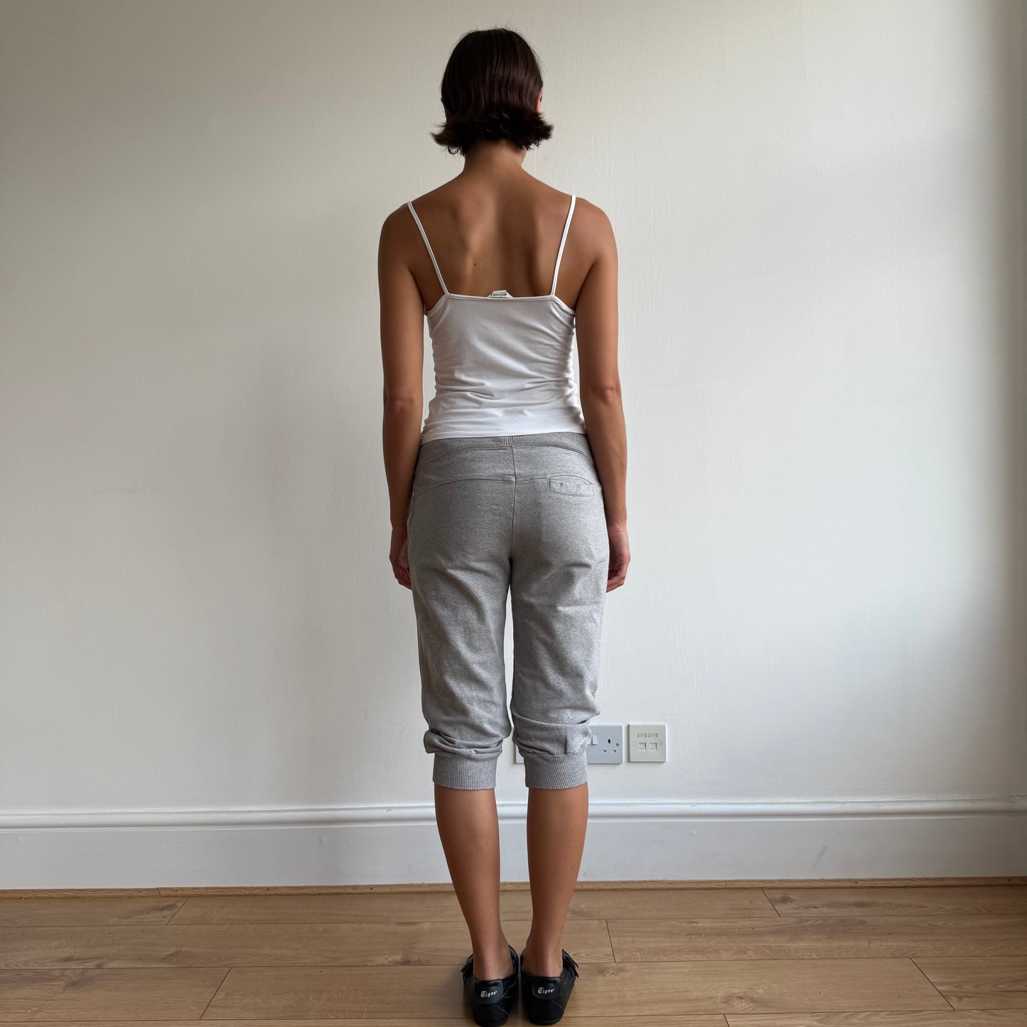 Grey button baloon capris - Size M