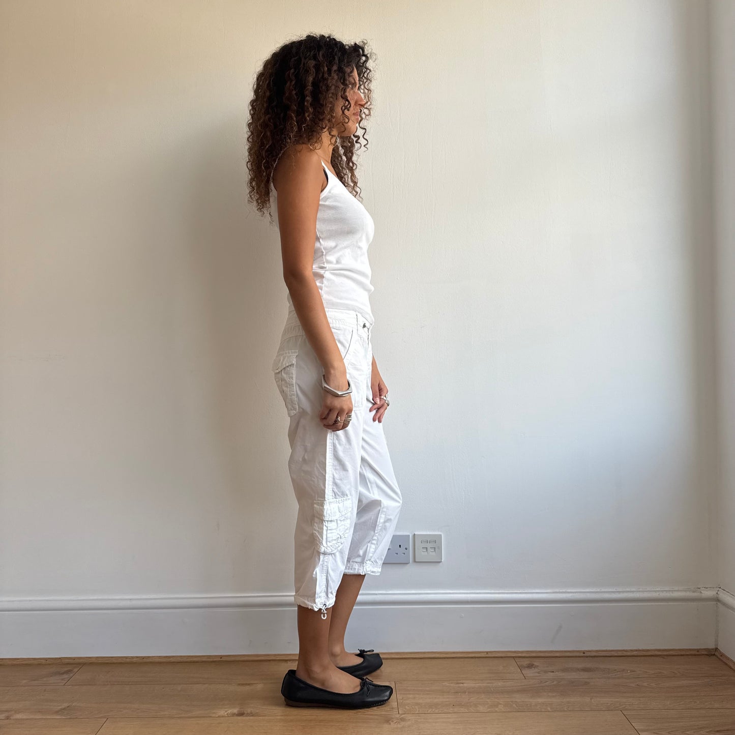 White cargo toggle capris - Size S