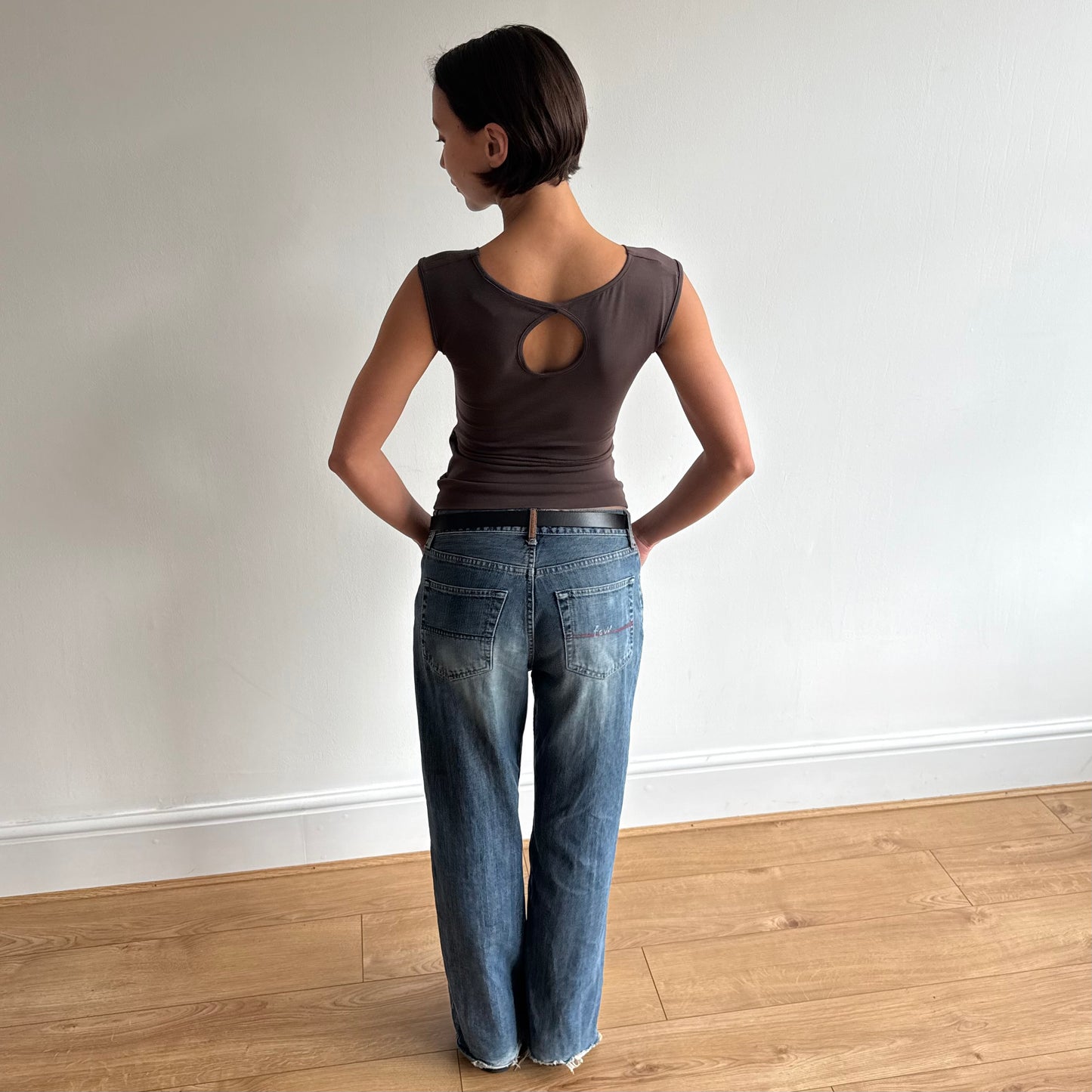 ‘The Keyhole Top’ sleeveless - Mocha