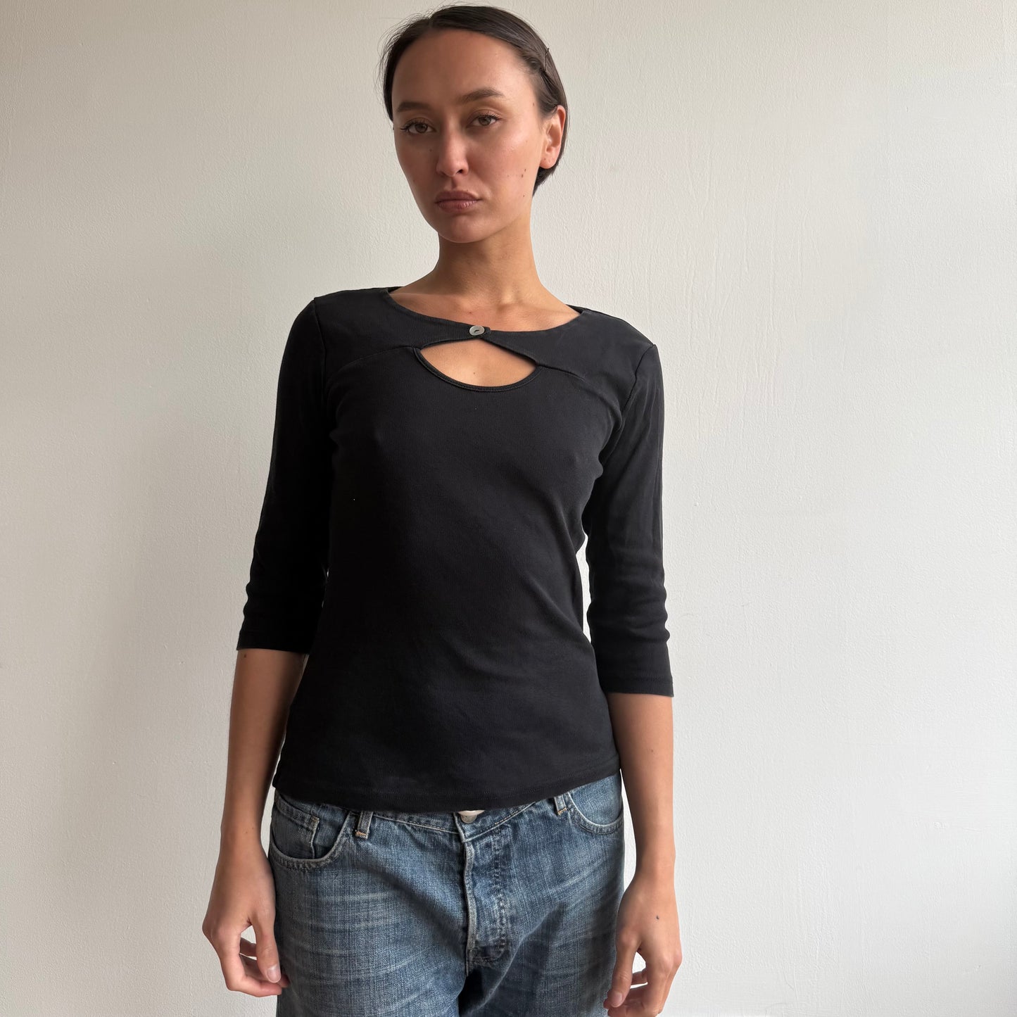 Black button keyhole top - Size M