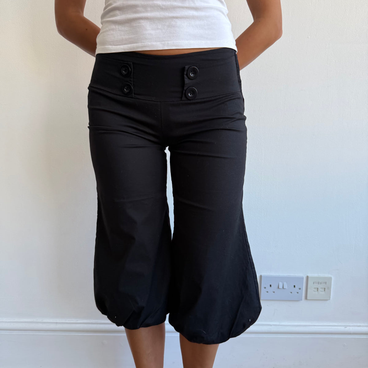 Black button bubble capris - Size S