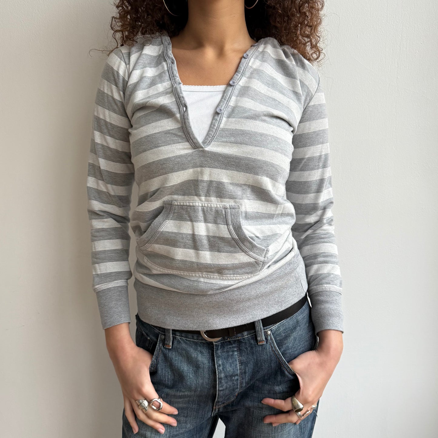Grey + white striped hoodie - Size S