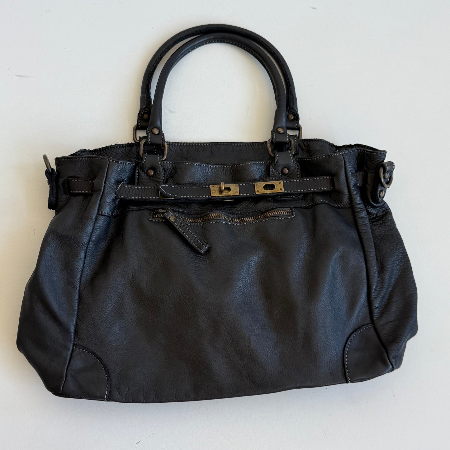 Black leather ‘firkin’ bag - One Size