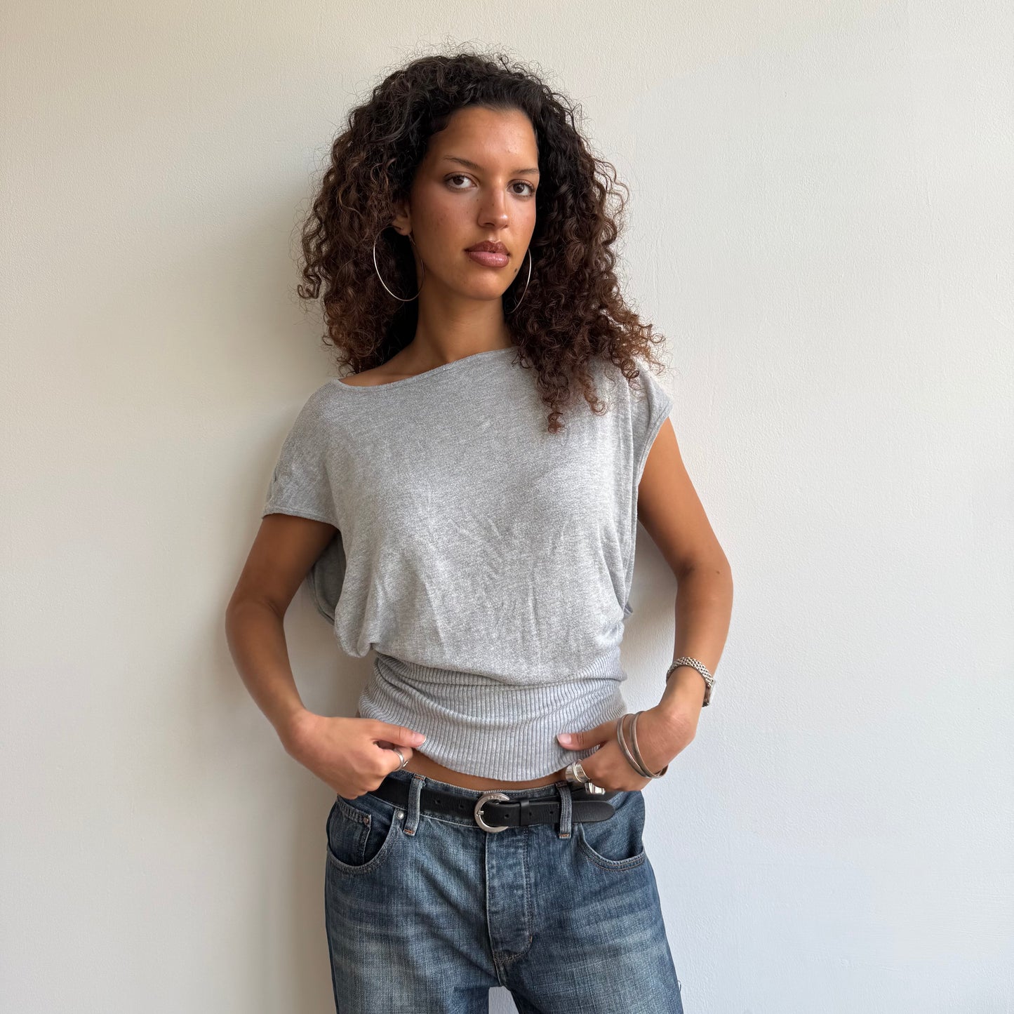 Grey short sleeve open back knit - Size S