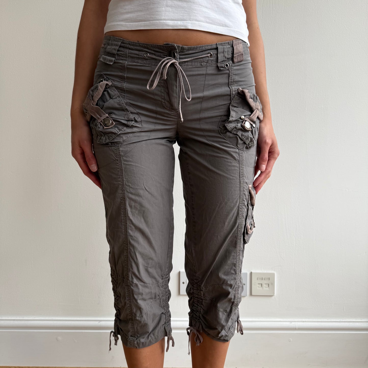 Grey cinch back cargo capris - Size S