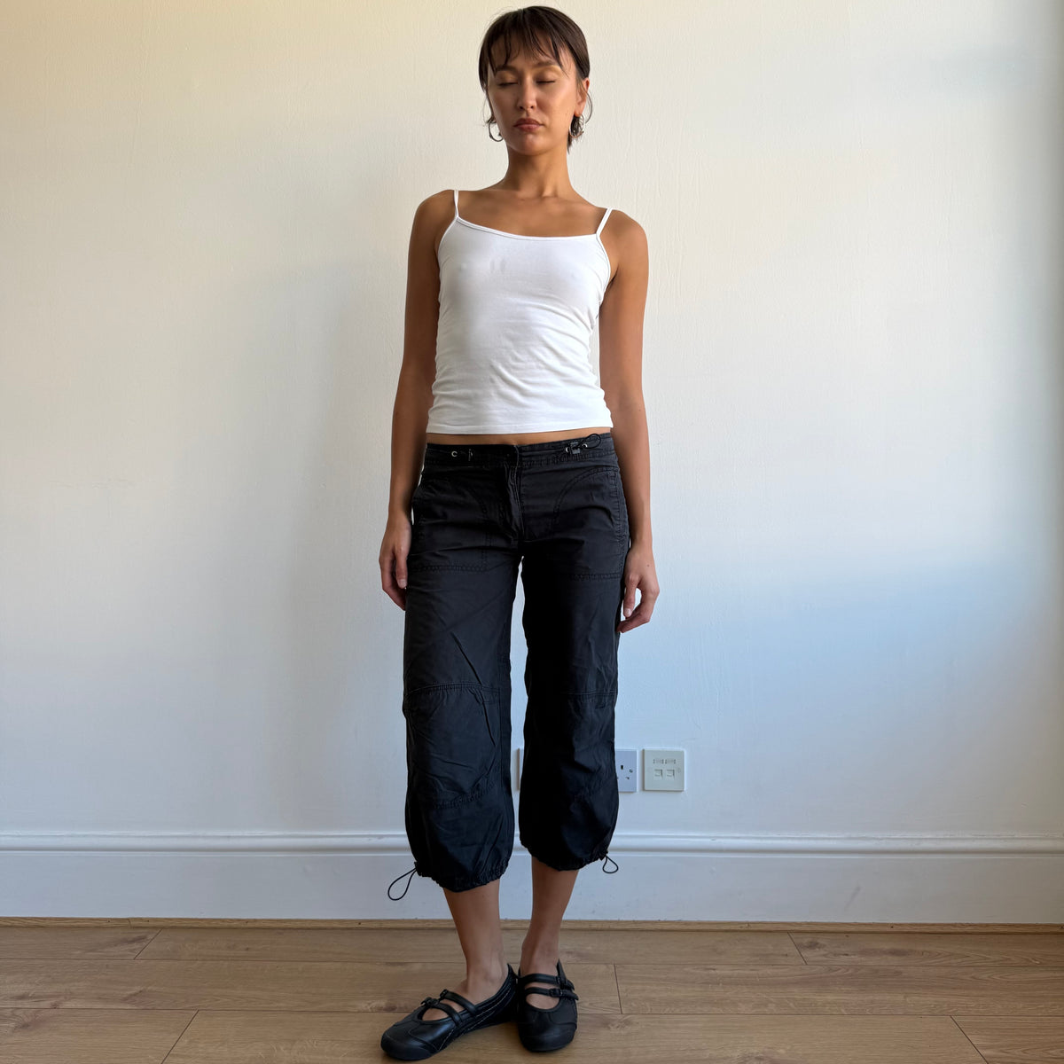 Black toggle cargo capris - Size S