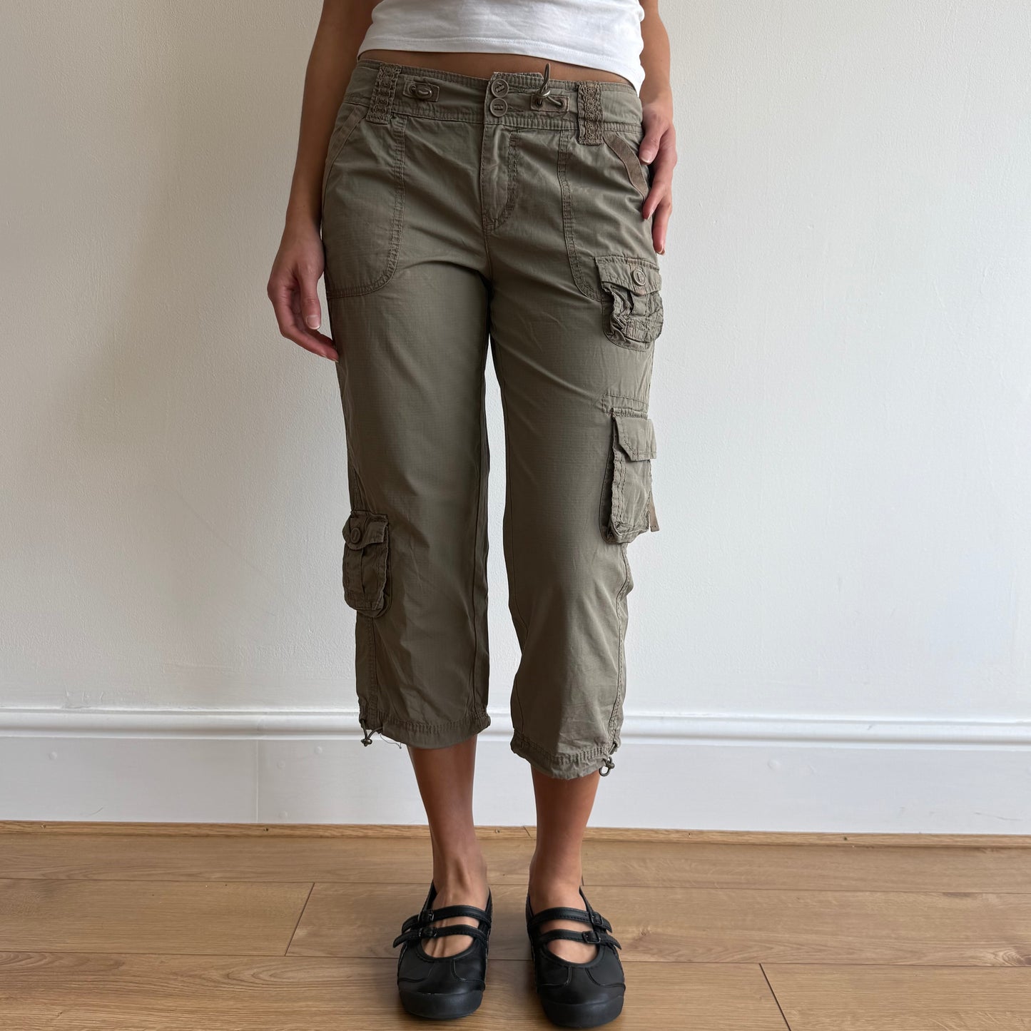 Khaki cargo toggle capris - Size S