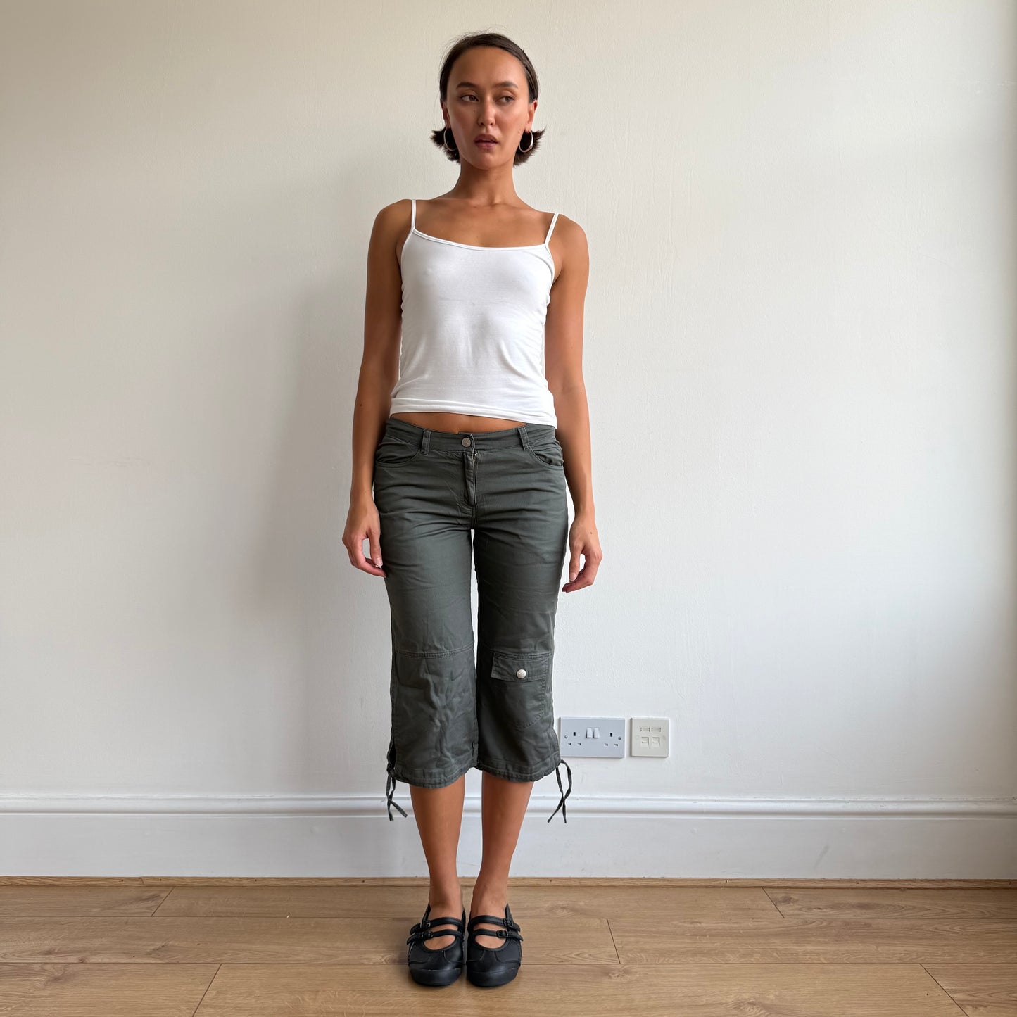 Khaki pocket leg capris - Size S