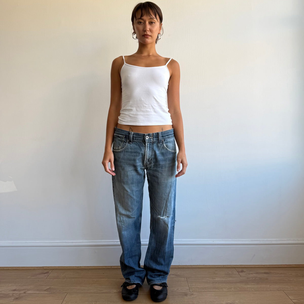 Levi’s ripped knee jeans - Size 33x32