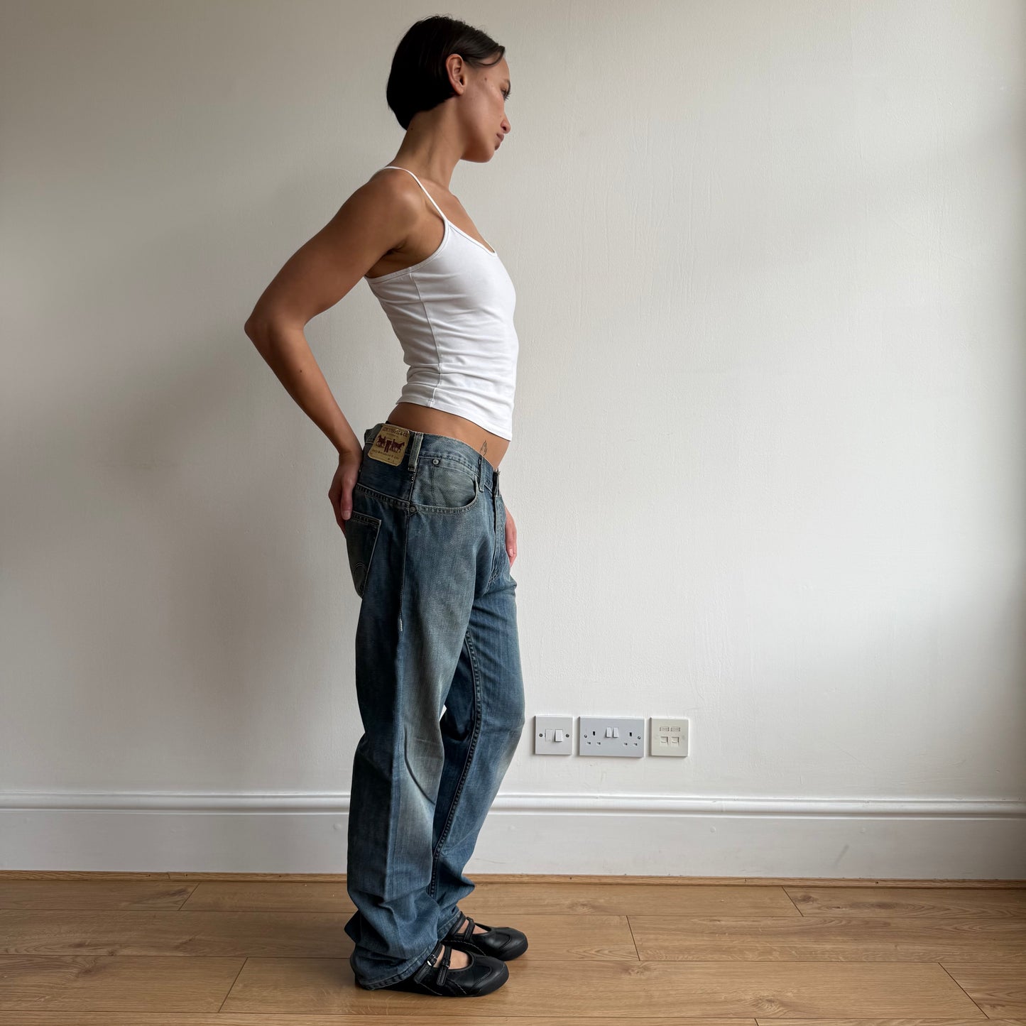 Levi’s cinch back jeans - Size 33x32