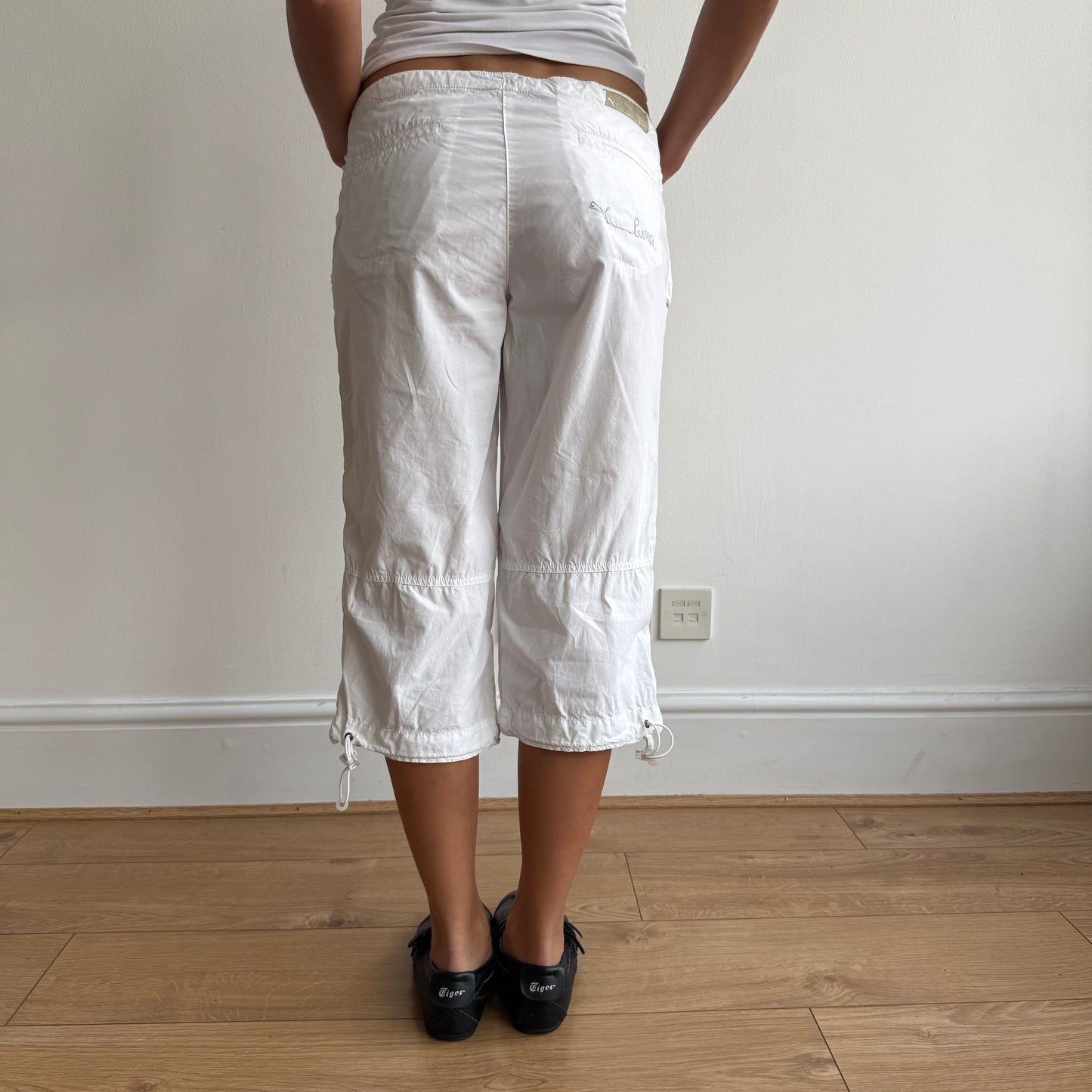 White toggle Puma capris - Size 29”