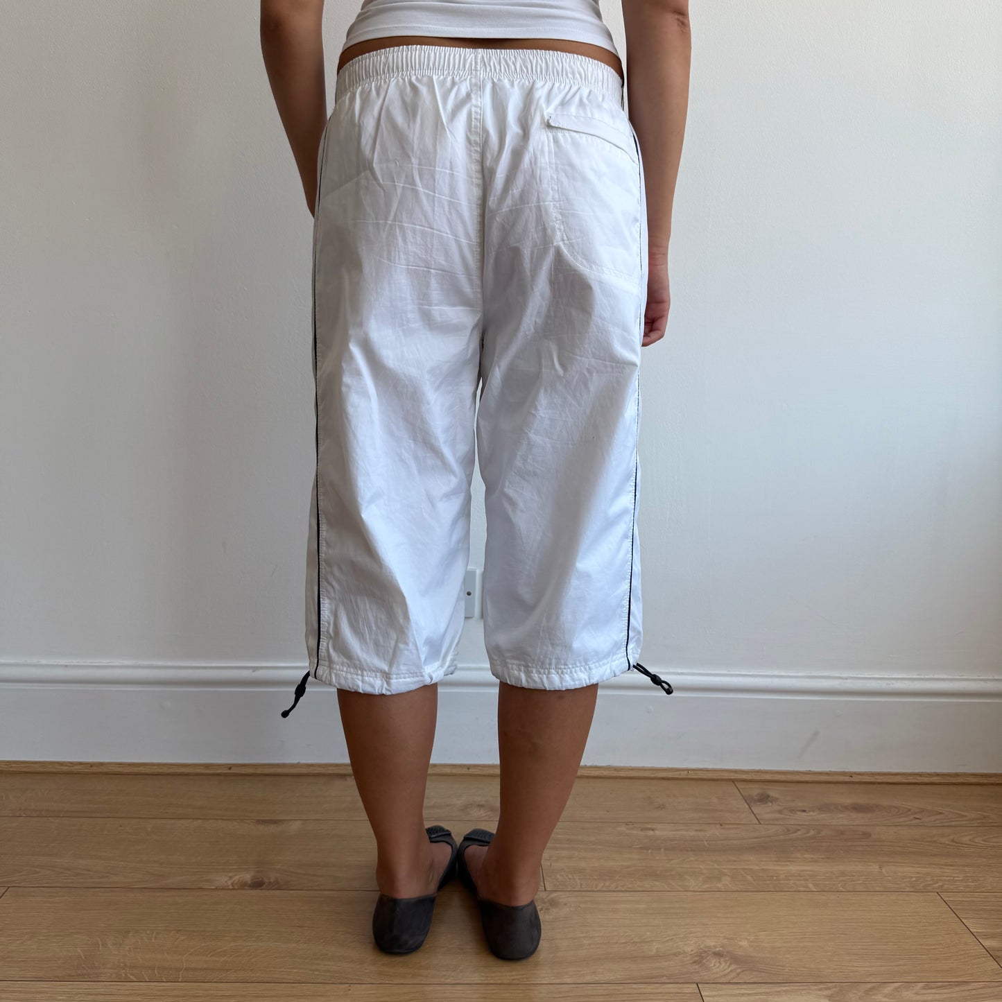 White Nike cargo capris - Size S