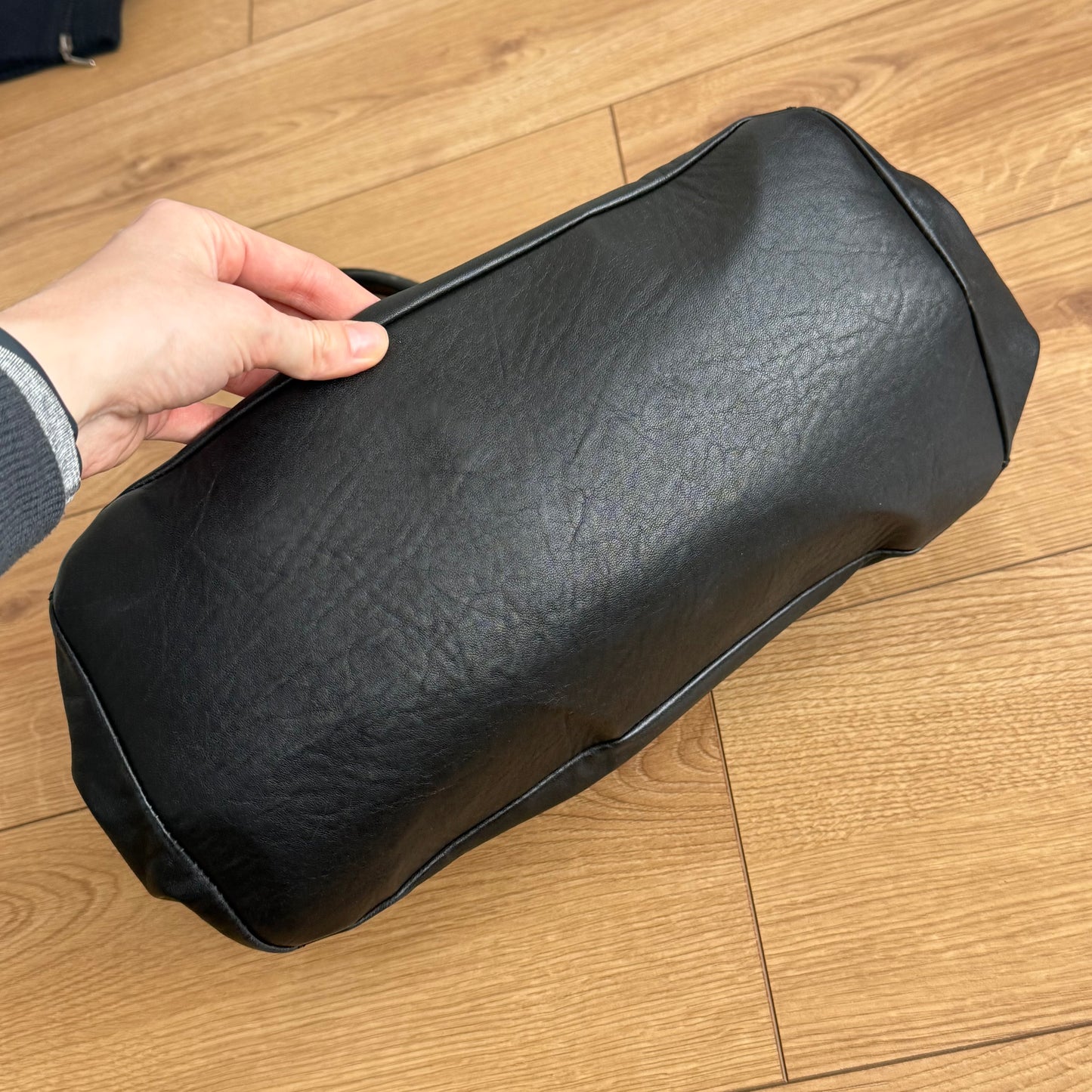 Black leather ‘firkin’ bag - One Size