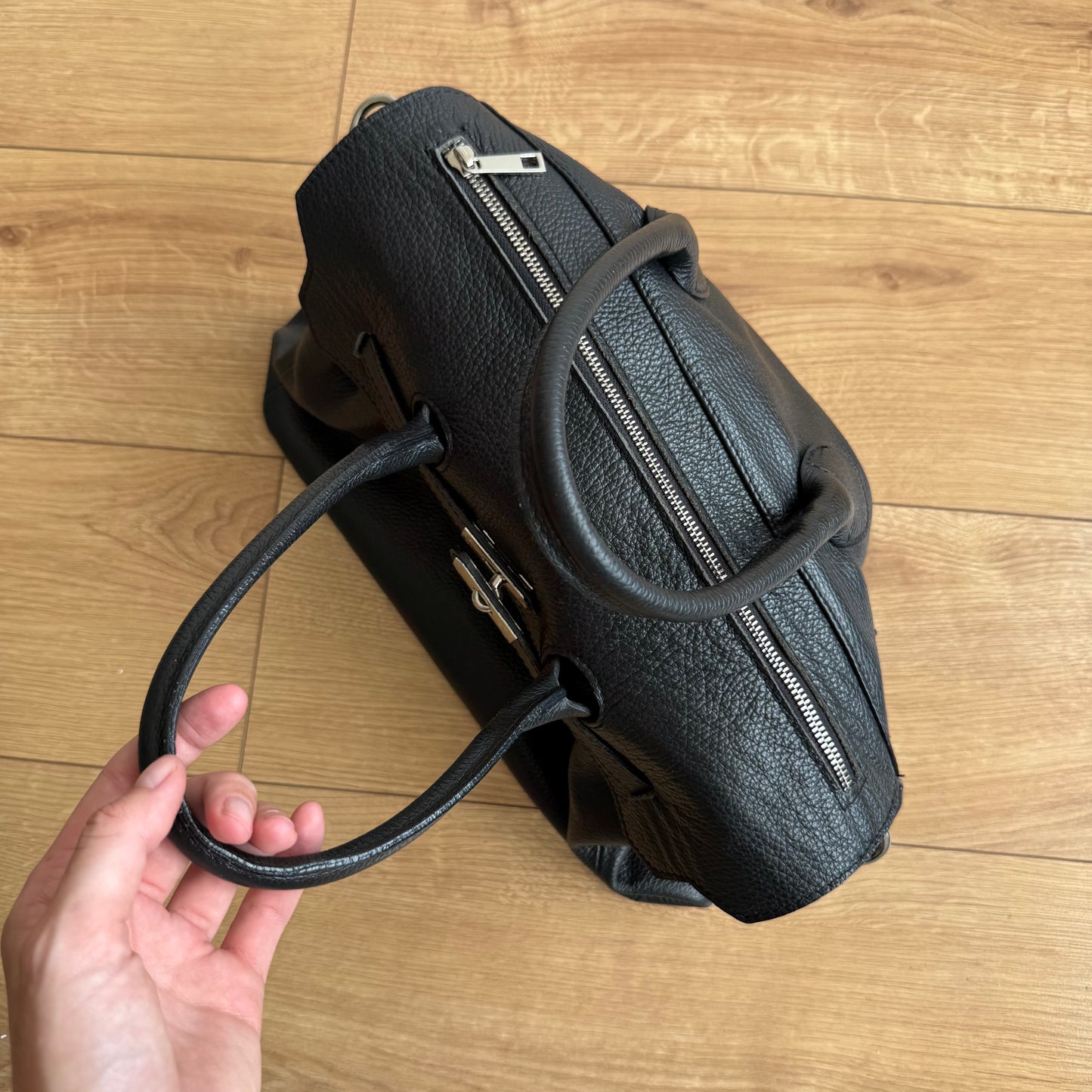 Black leather ‘firkin’ bag - One Size