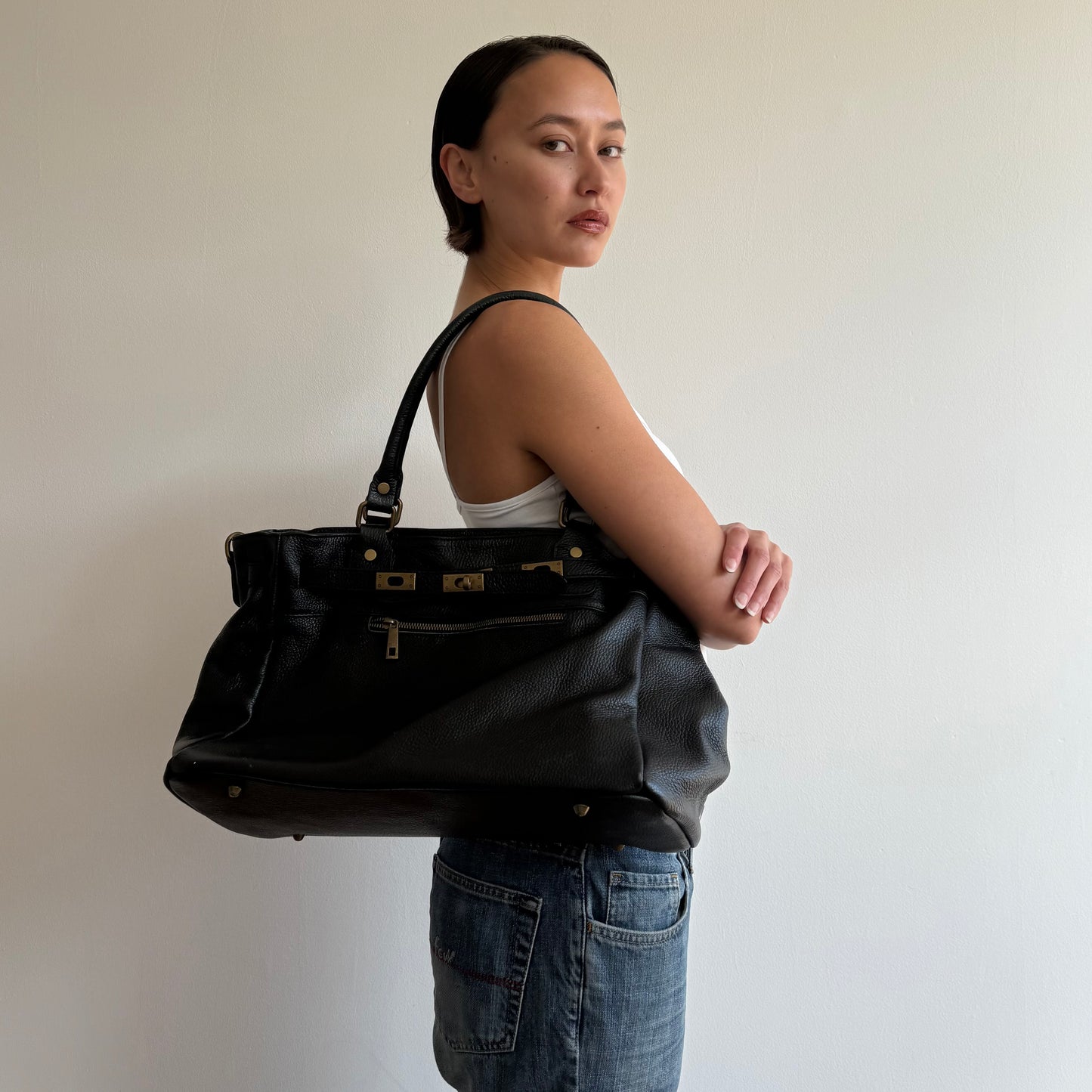 Black leather ‘firkin’ bag - One Size