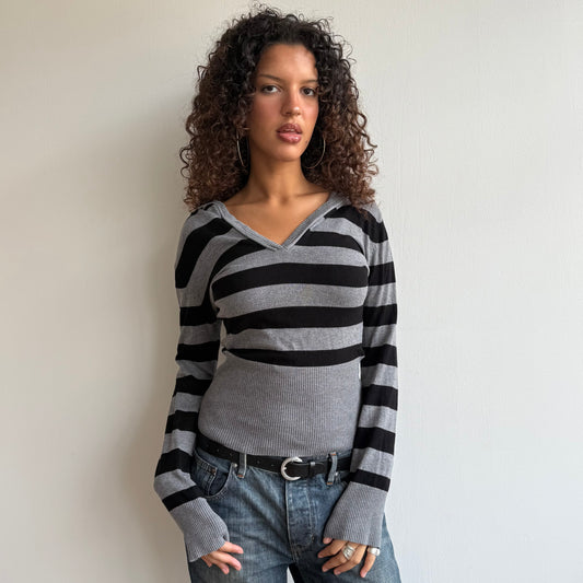 Grey + black striped knit hoodie - Size M