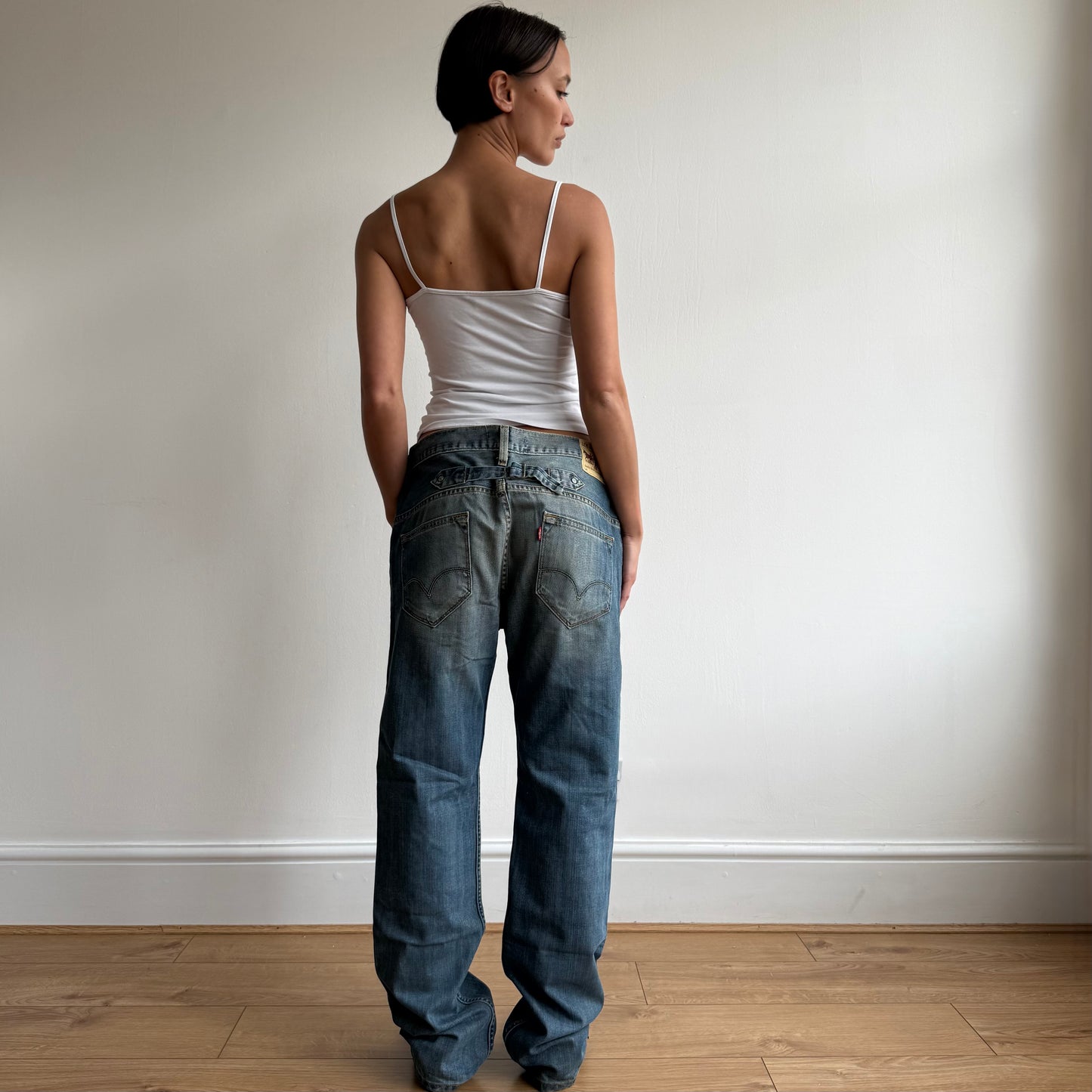 Levi’s cinch back jeans - Size 33x32