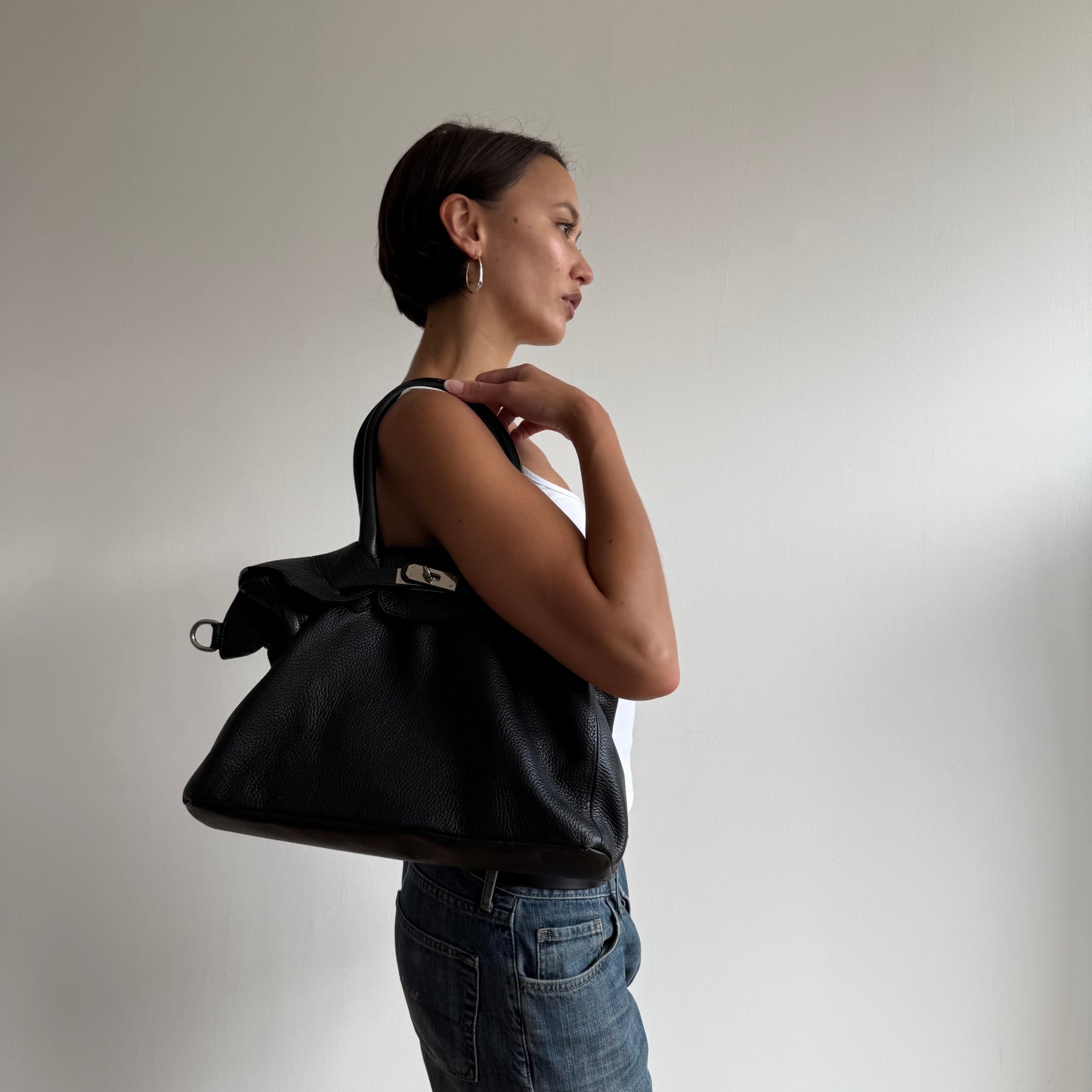 Black leather ‘firkin’ bag - One Size