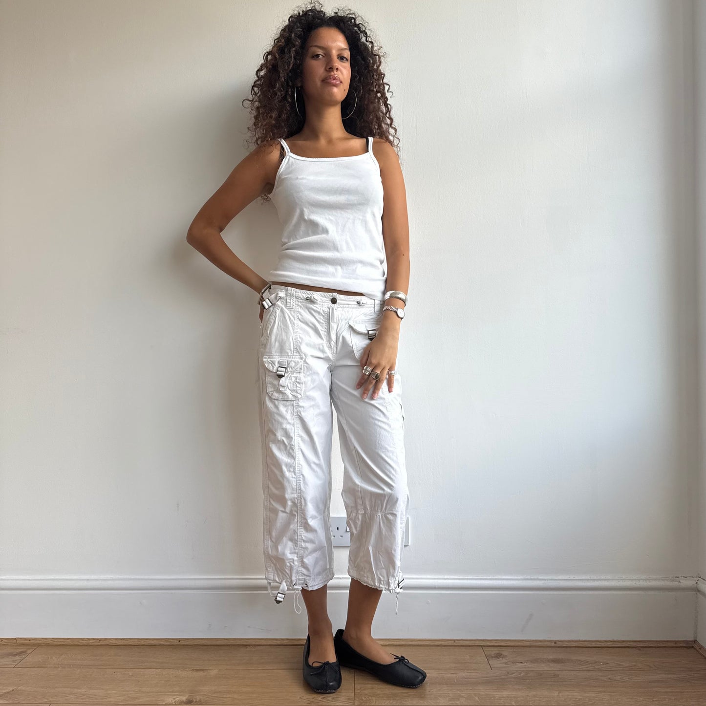 White cargo toggle capris - Size S