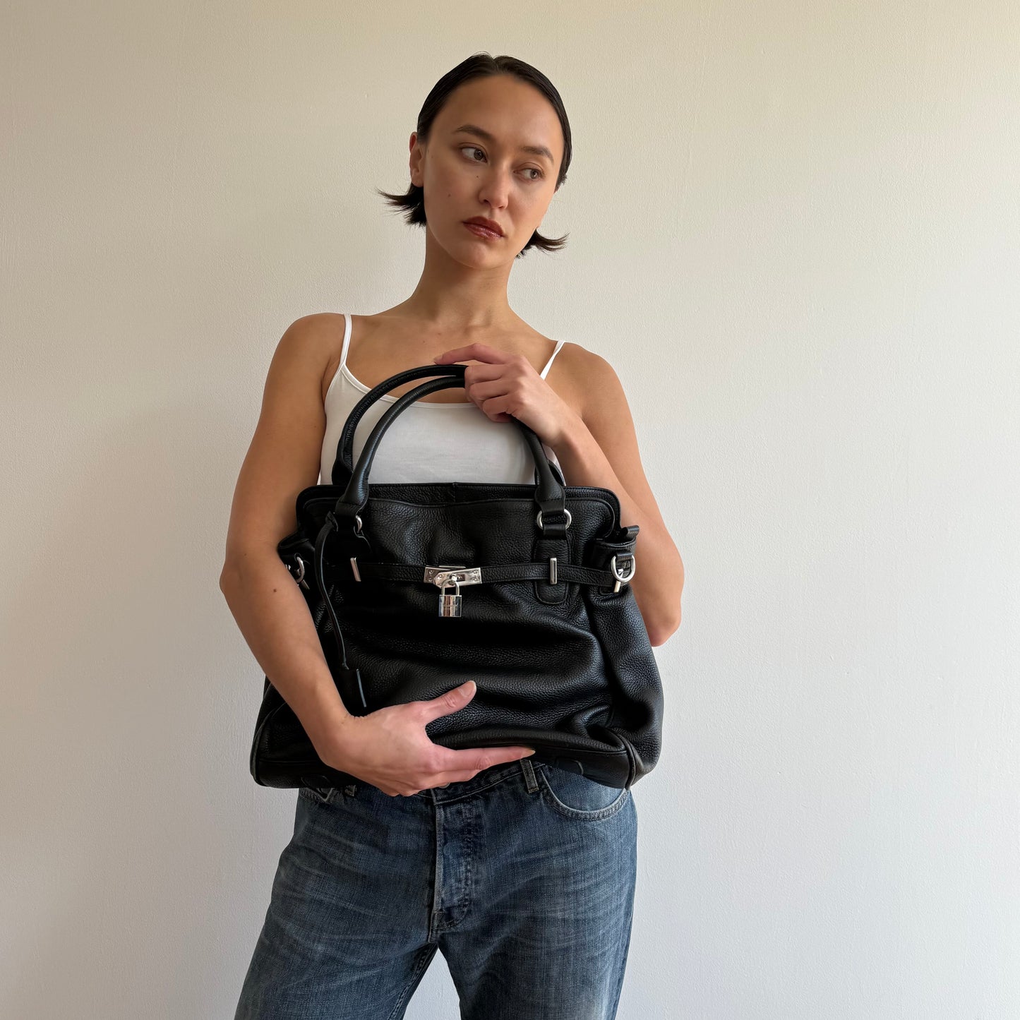 Black leather ‘firkin’ locket bag - One Size