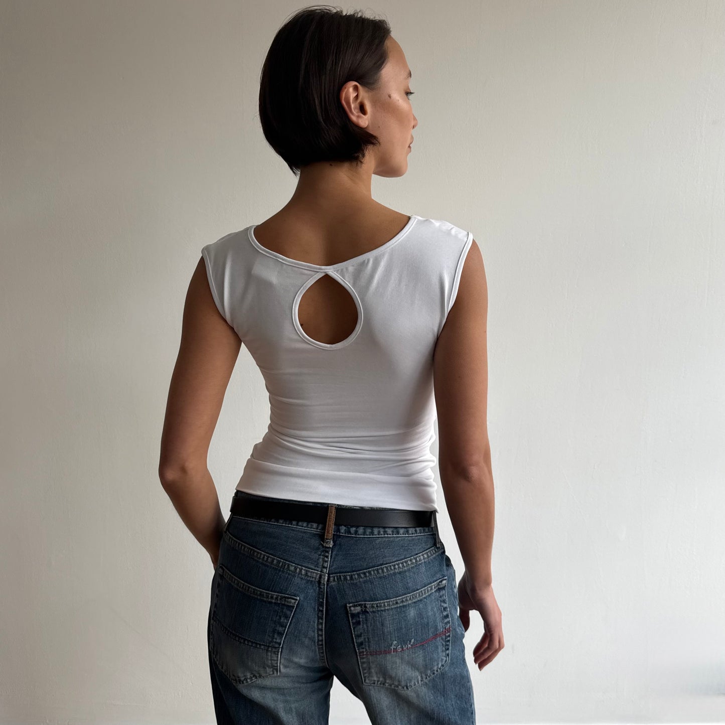 ‘The Keyhole Top’ sleeveless - White