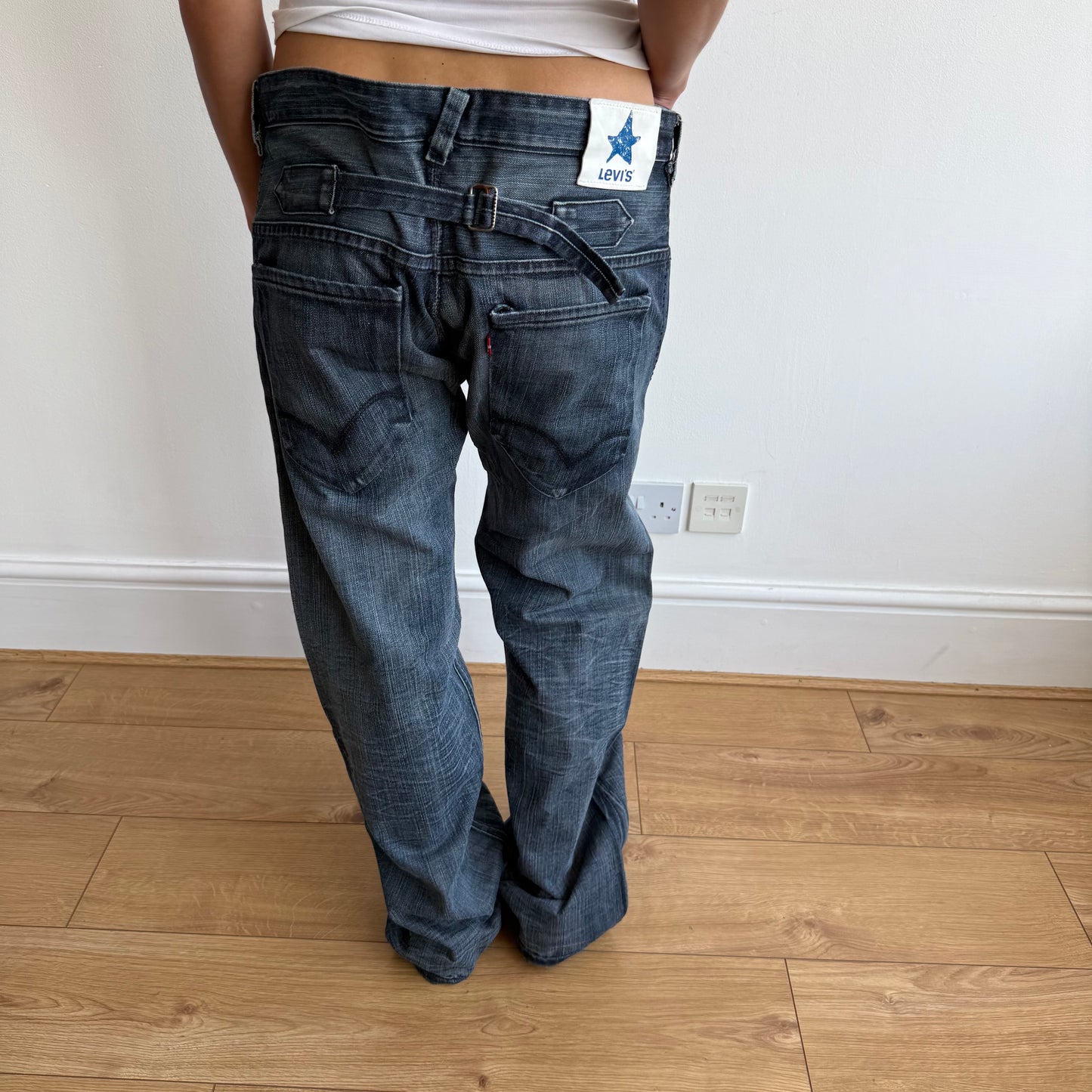 Levi’s star cinch back jeans - Size 34x34