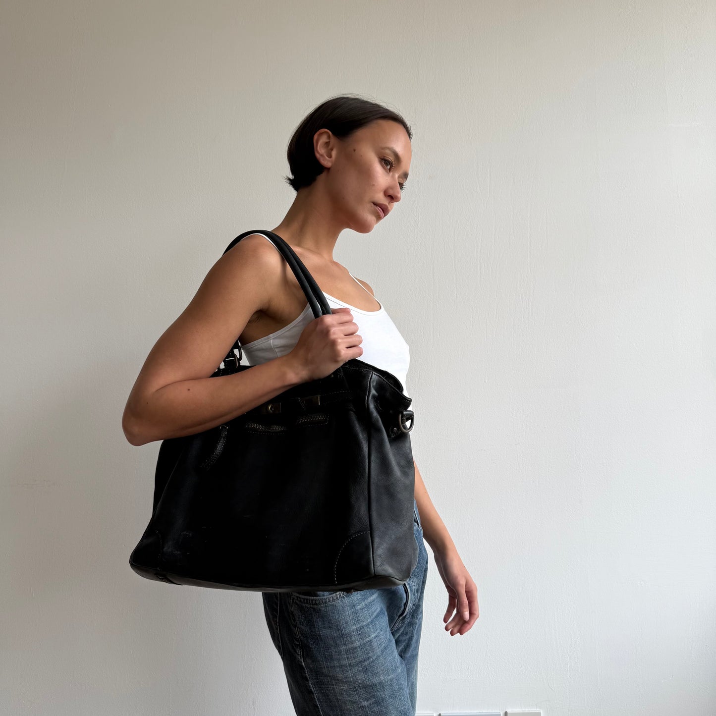 Black leather ‘firkin’ bag - One Size