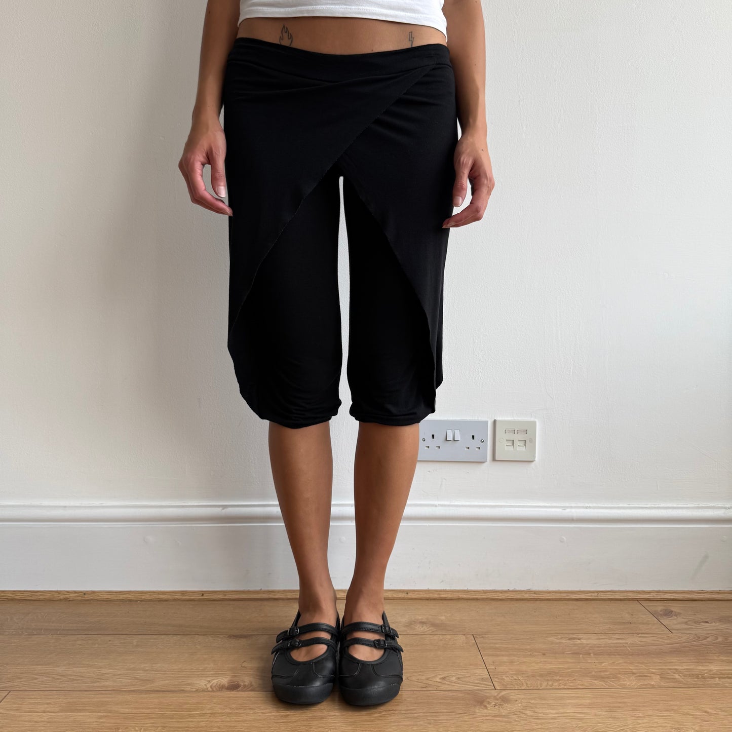 Black wrap front capris - Size XS