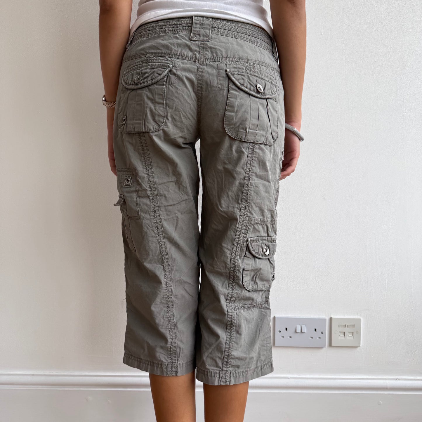 Grey cargo capris - Size S/M
