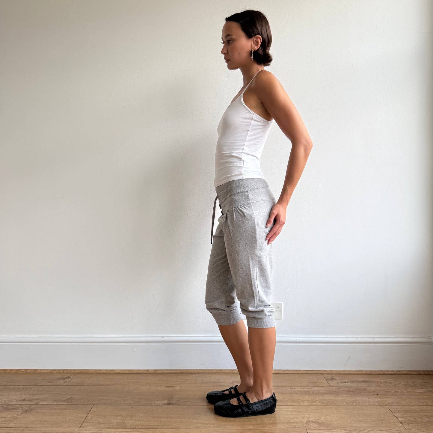 Grey button baloon capris - Size M