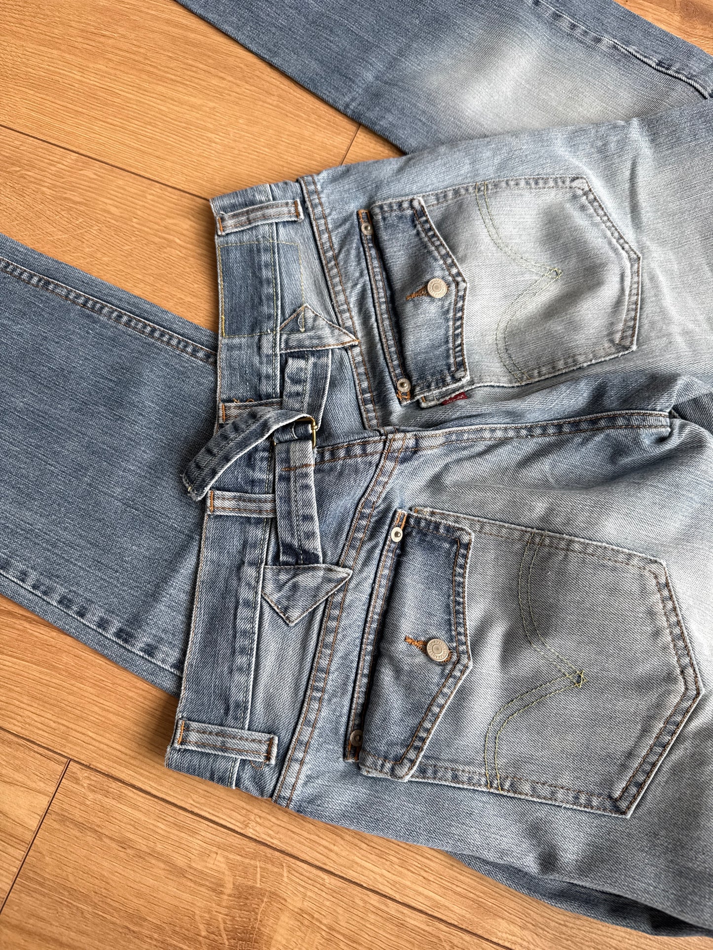Levi’s cinch back jeans - Size 33x34