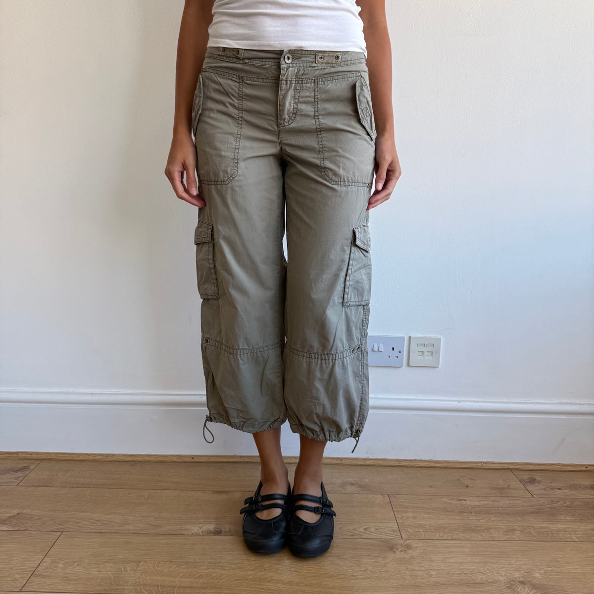 Khaki cargo capris - Size XS